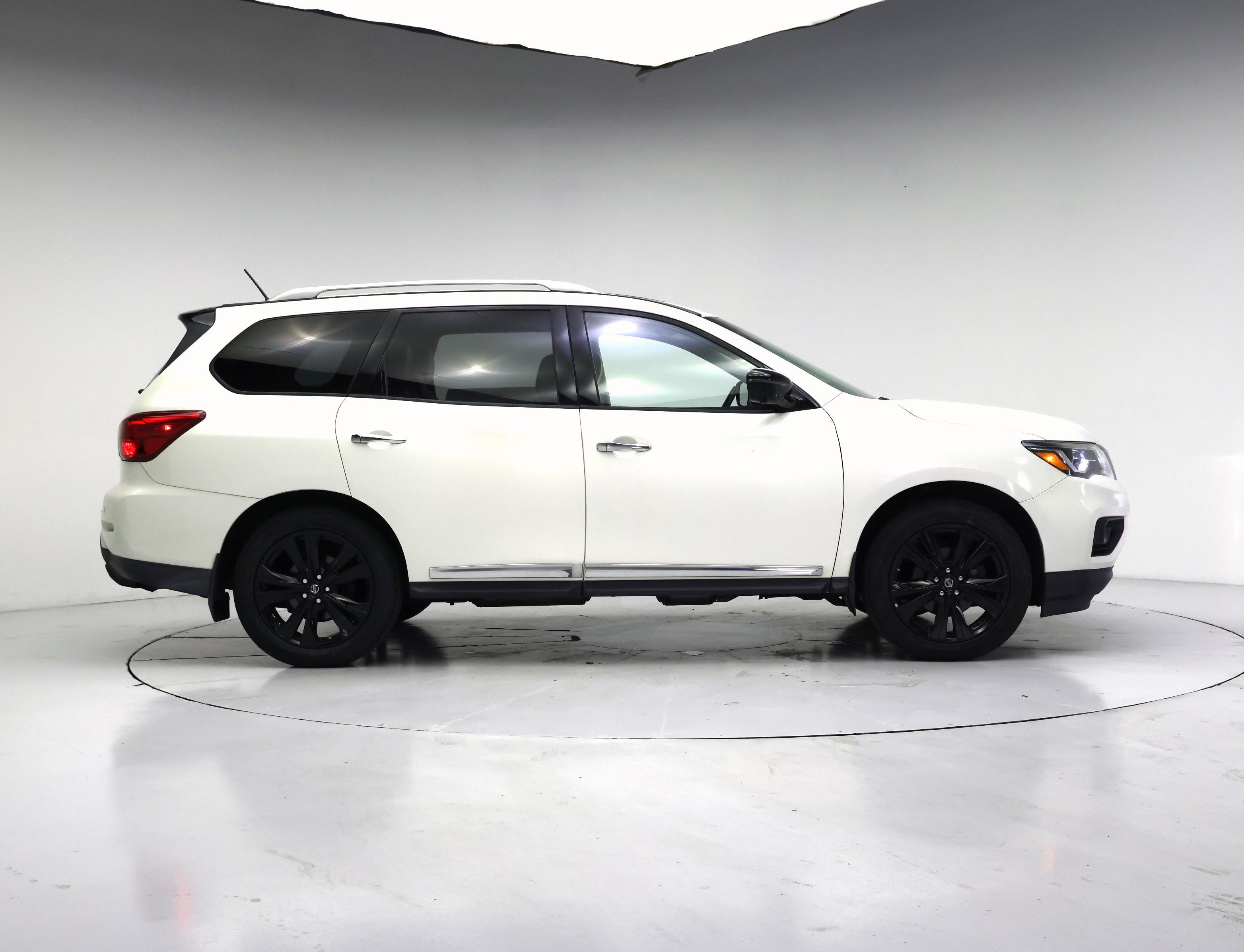 Thumbnail: 2017 Nissan Pathfinder - 7