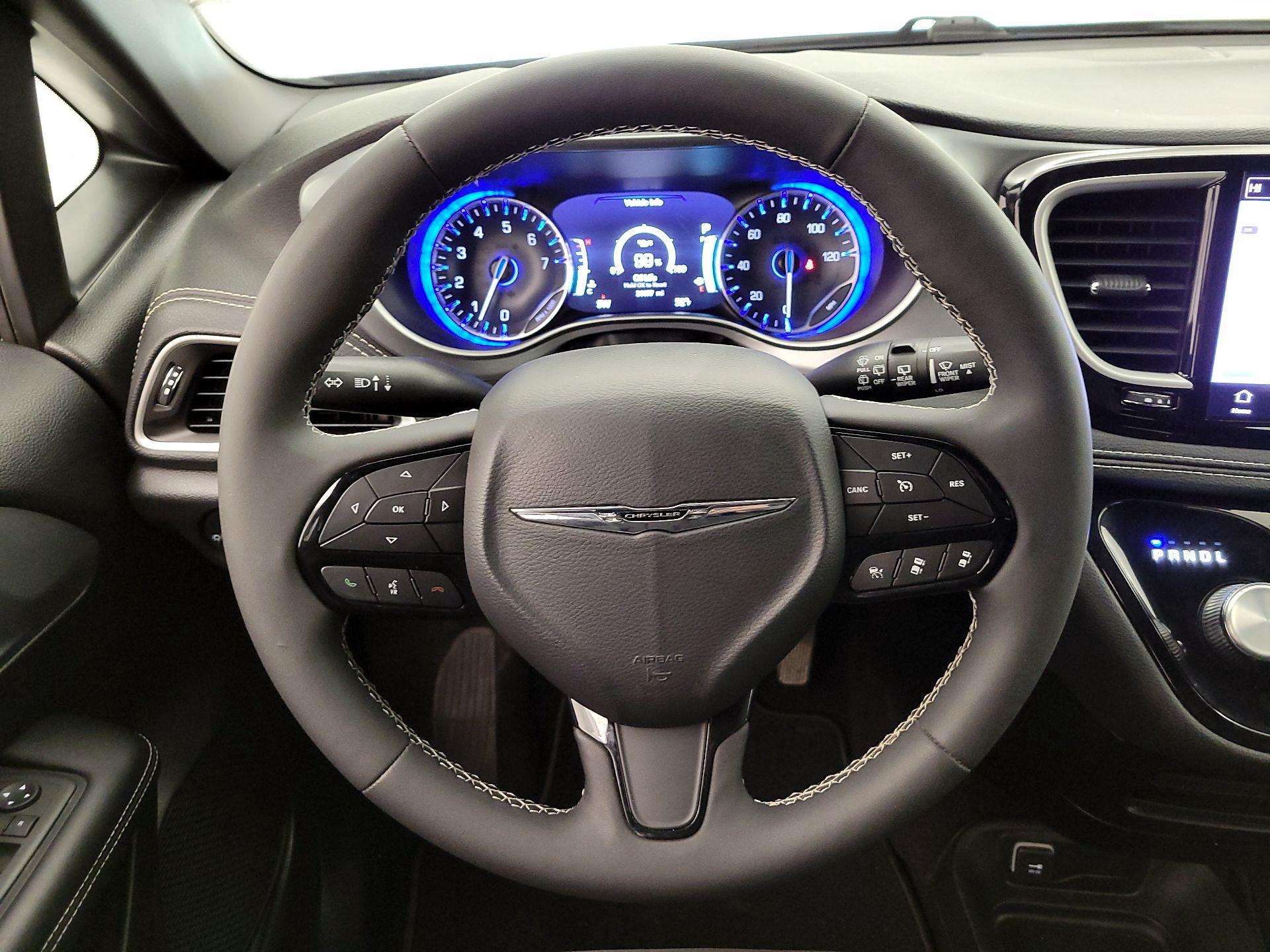 Thumbnail: 2023 Chrysler Pacifica - 10