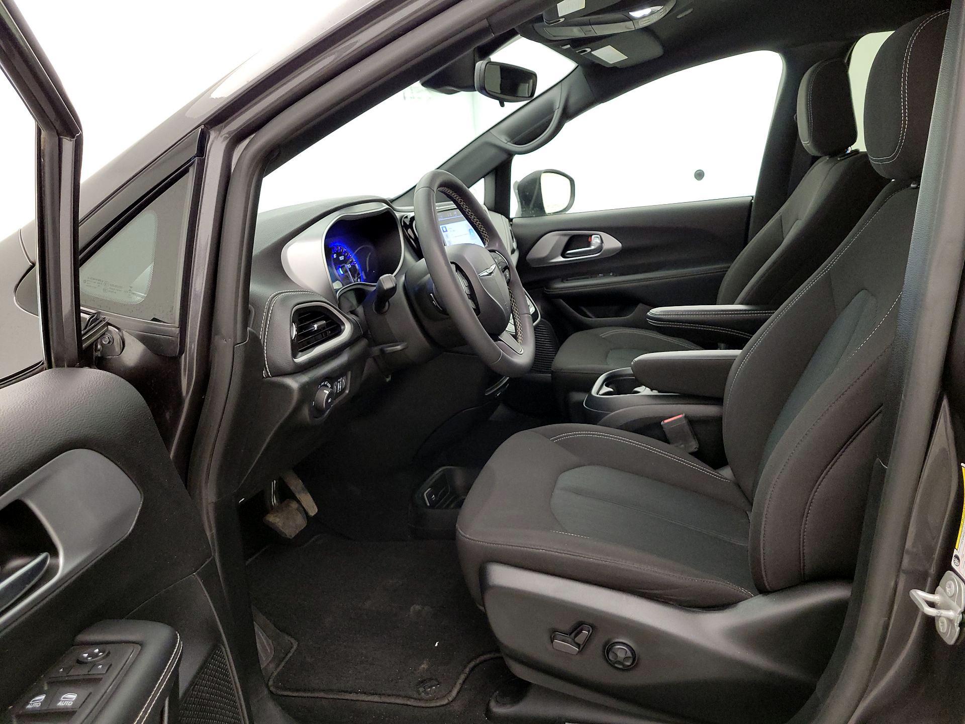 Thumbnail: 2023 Chrysler Pacifica - 11