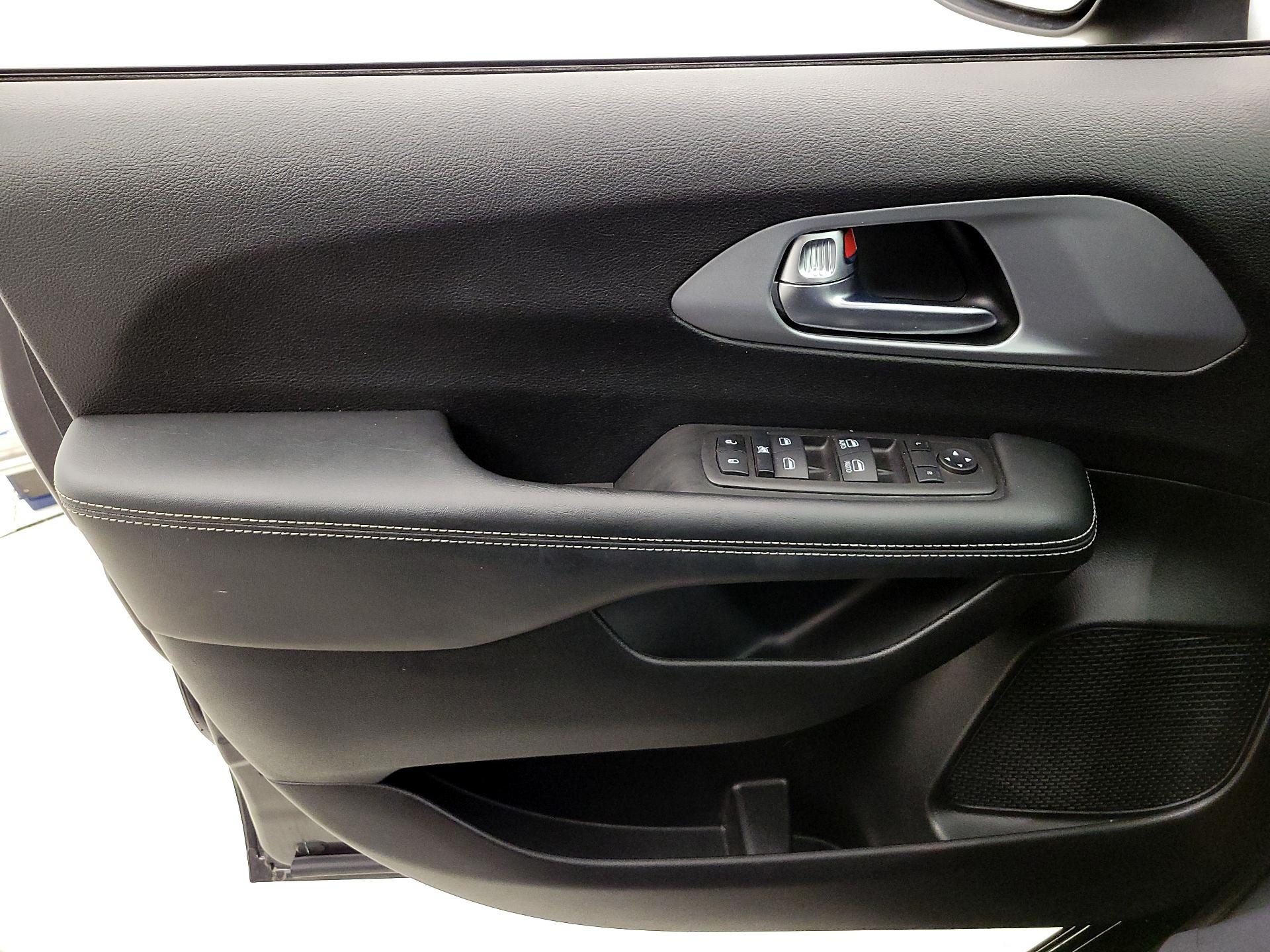 Thumbnail: 2023 Chrysler Pacifica - 12