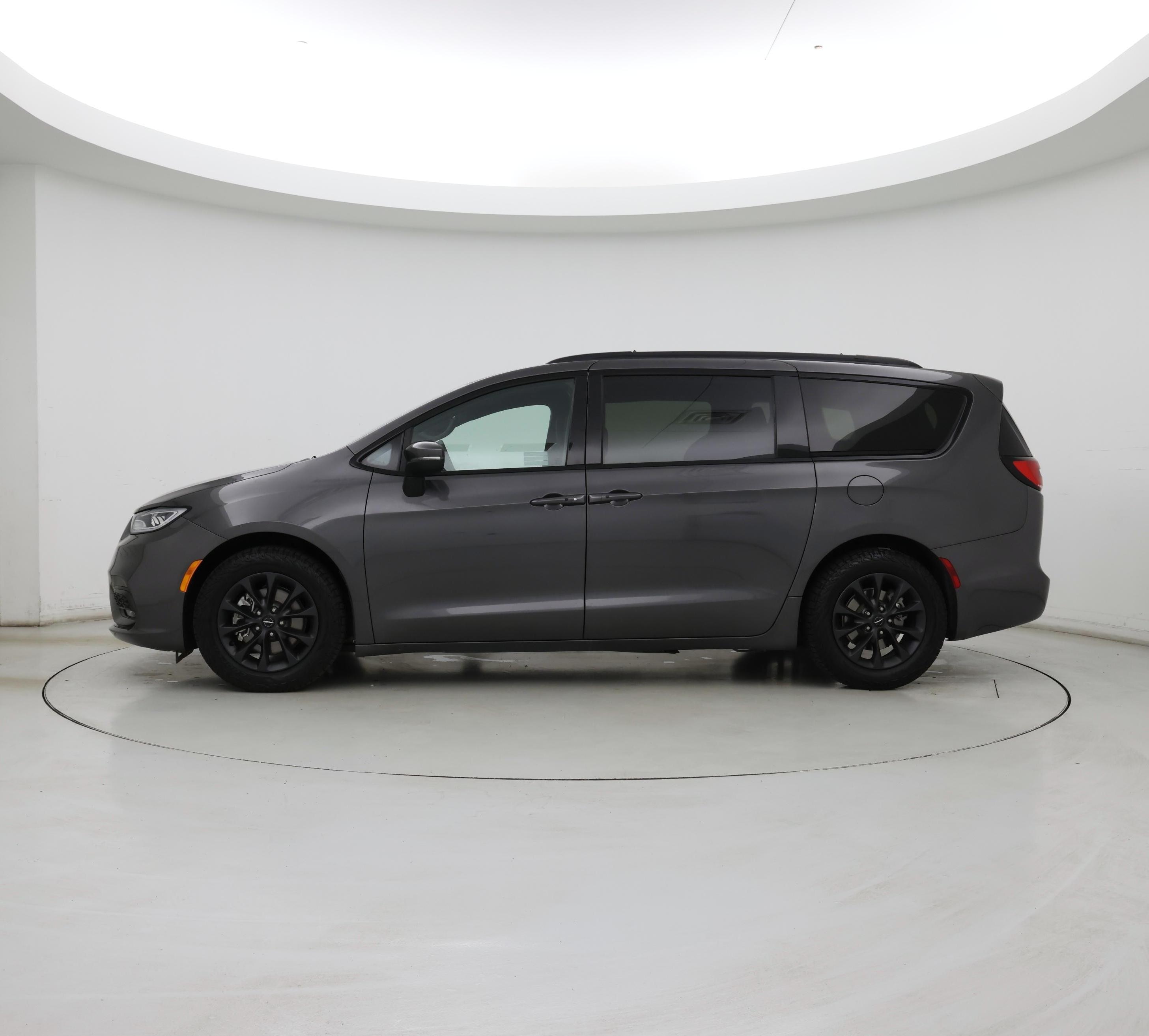 Thumbnail: 2023 Chrysler Pacifica - 3