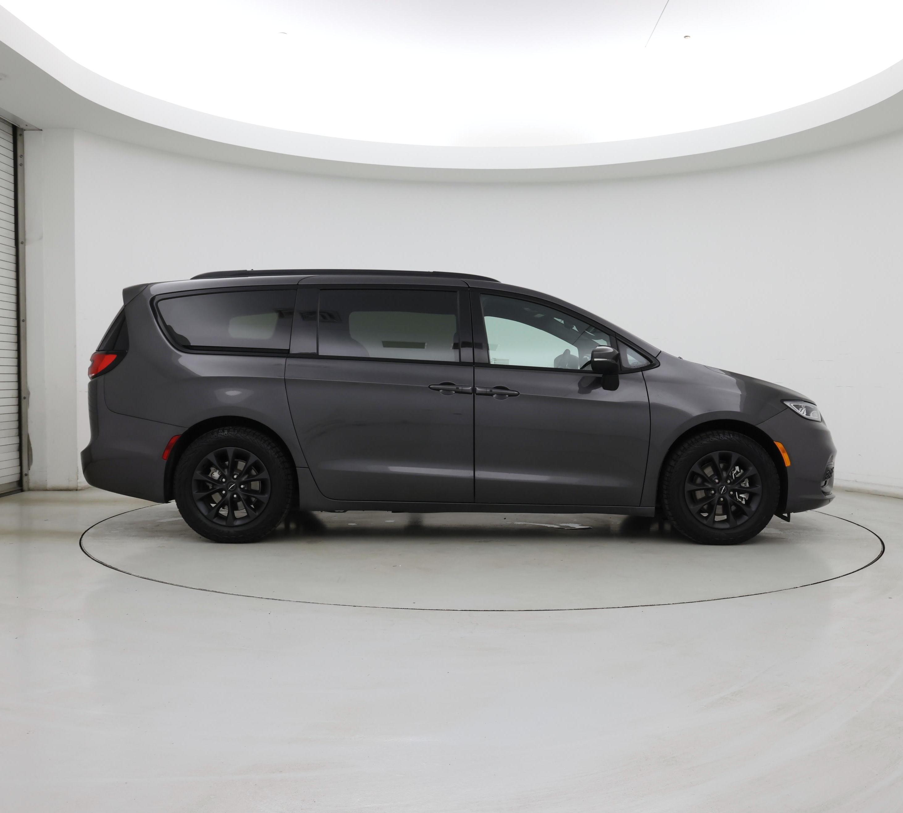 Thumbnail: 2023 Chrysler Pacifica - 7