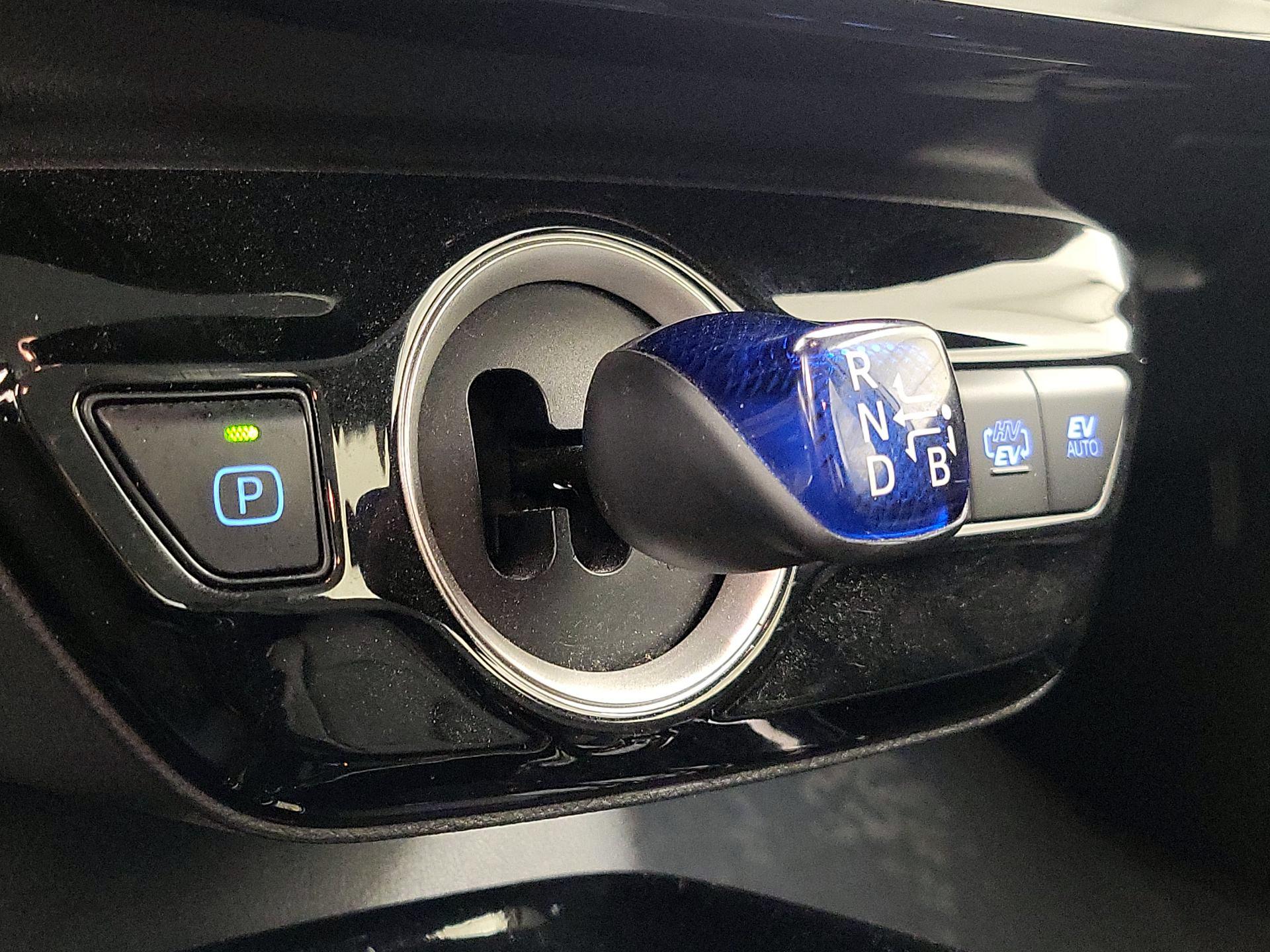 Thumbnail: 2022 Toyota Prius Prime - 18