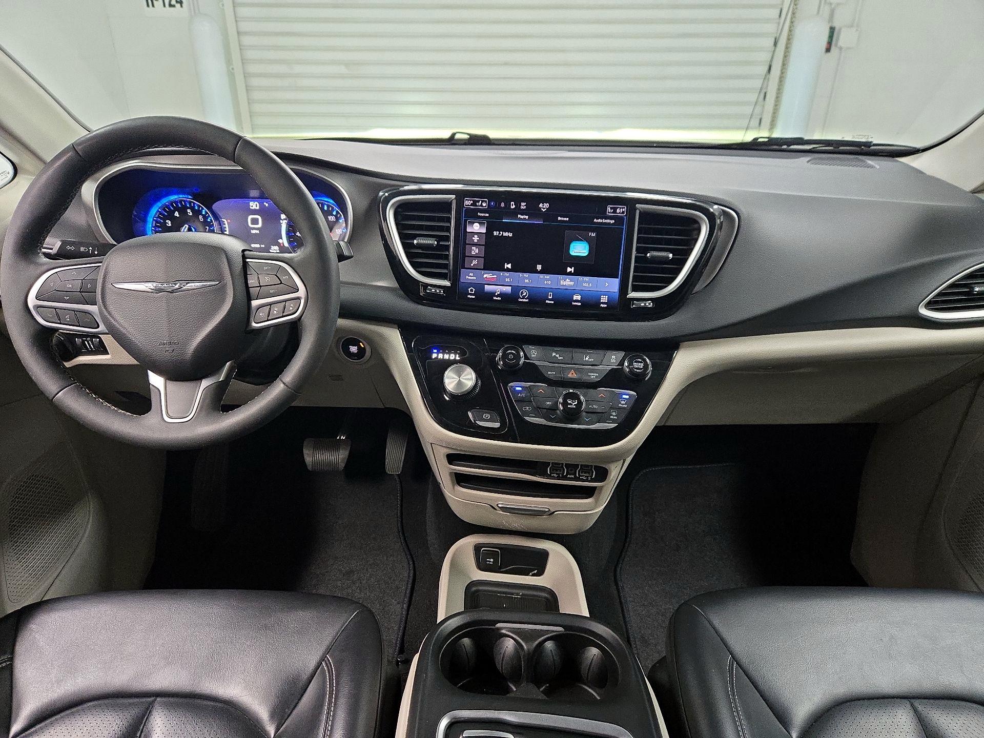 Thumbnail: 2023 Chrysler Pacifica - 9