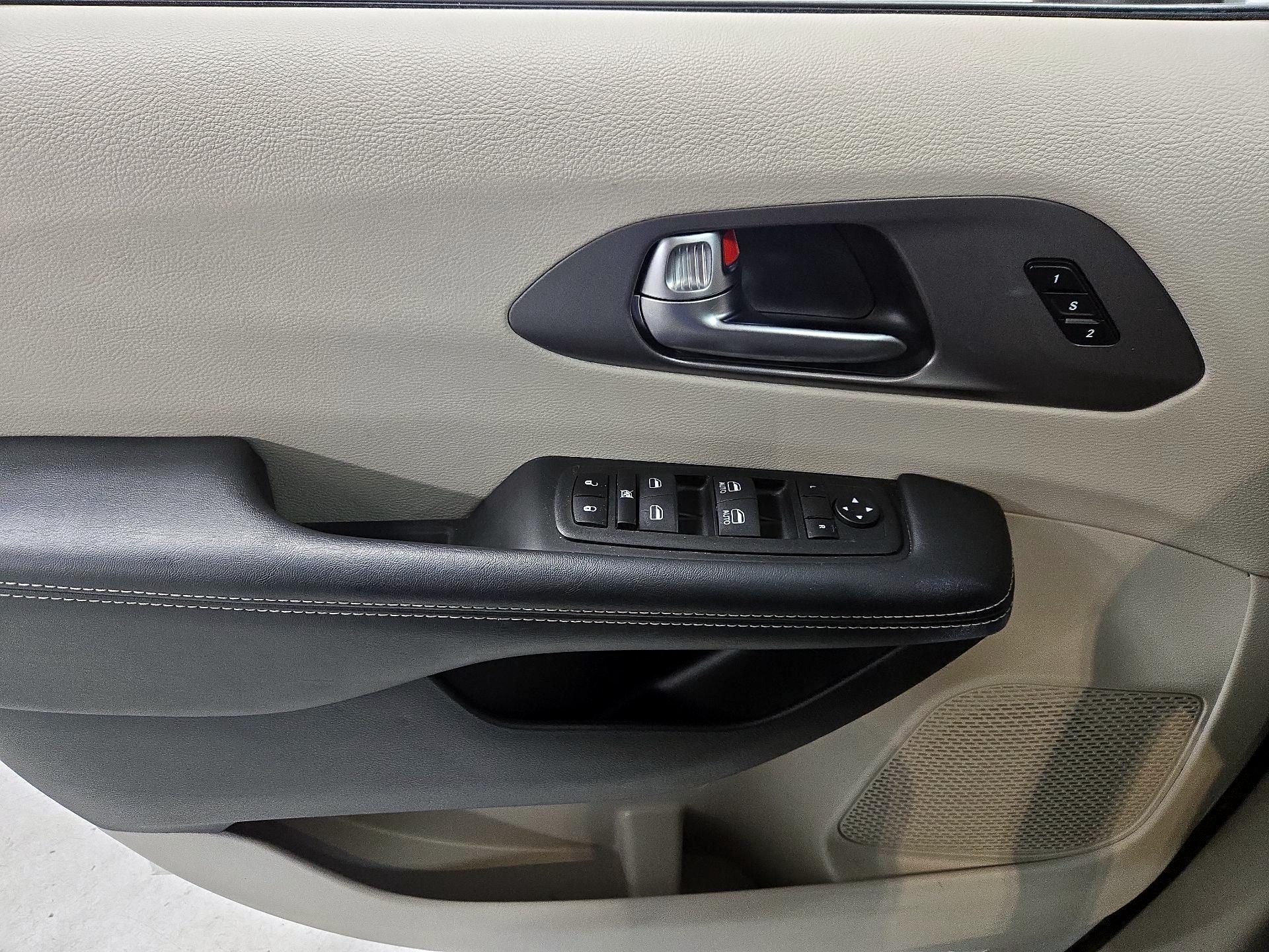 Thumbnail: 2023 Chrysler Pacifica - 12