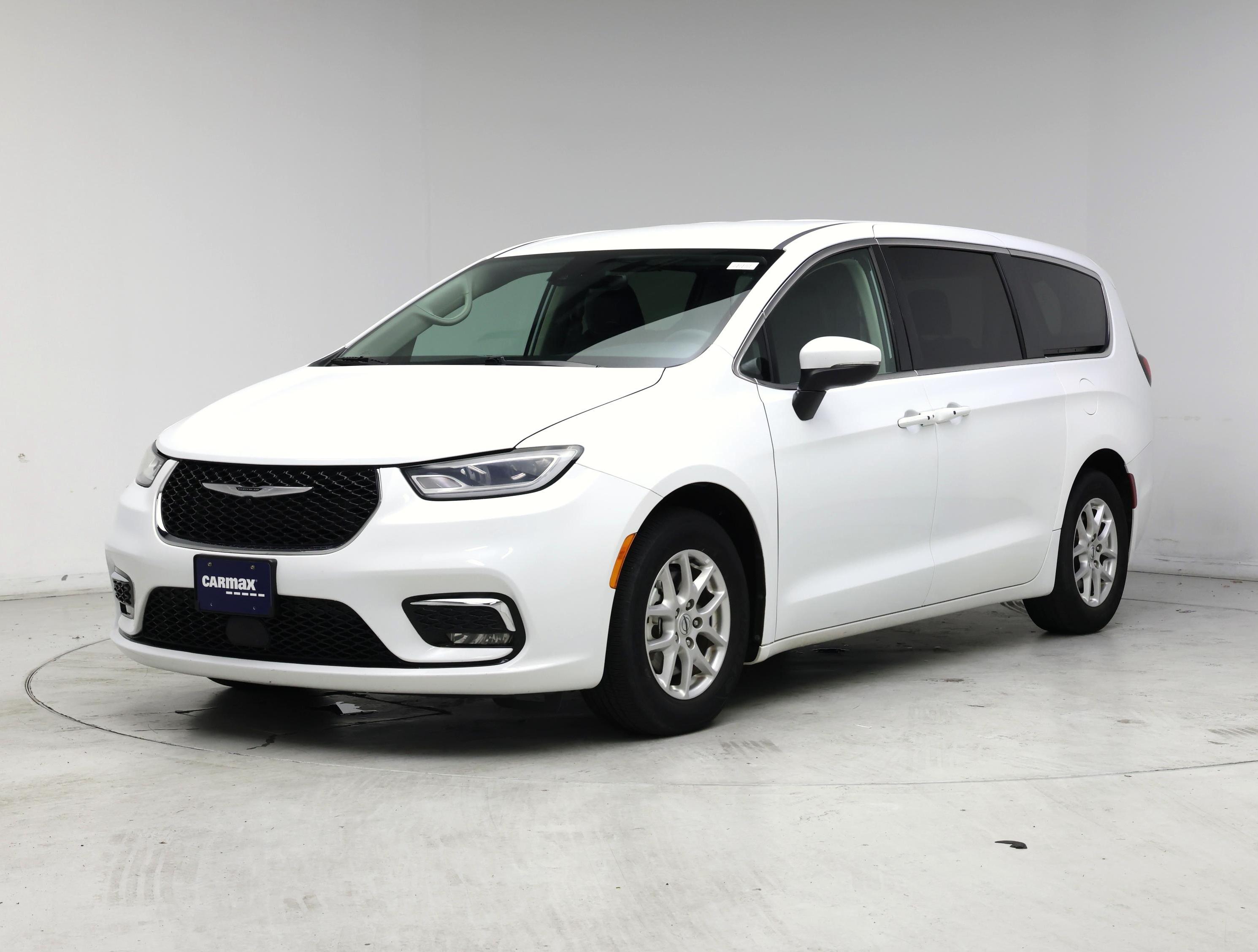 Thumbnail: 2023 Chrysler Pacifica - 4