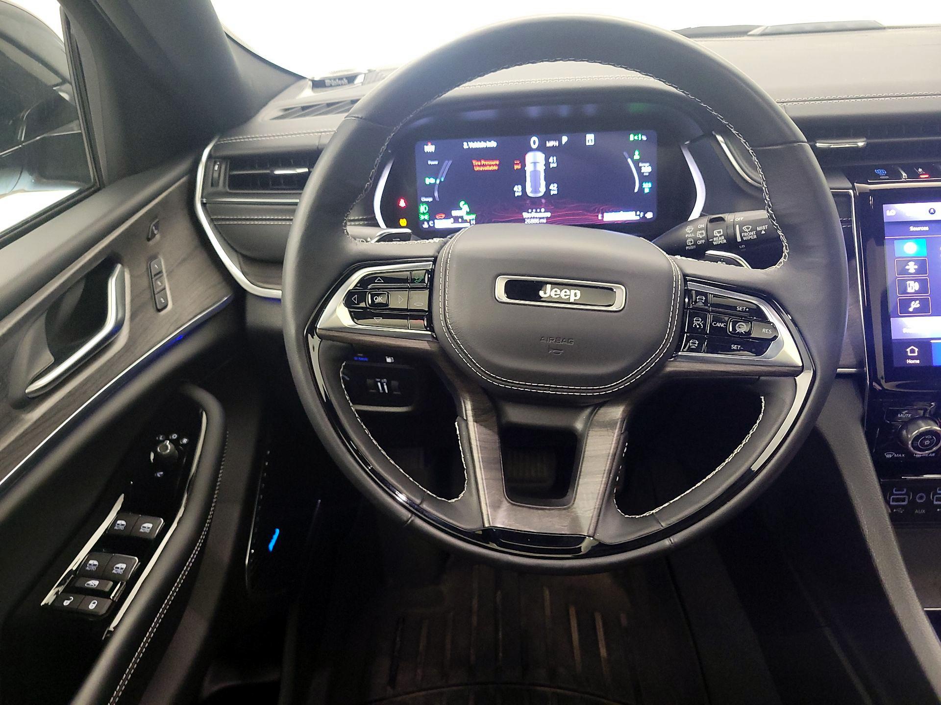 Thumbnail: 2023 Jeep Grand Cherokee - 10