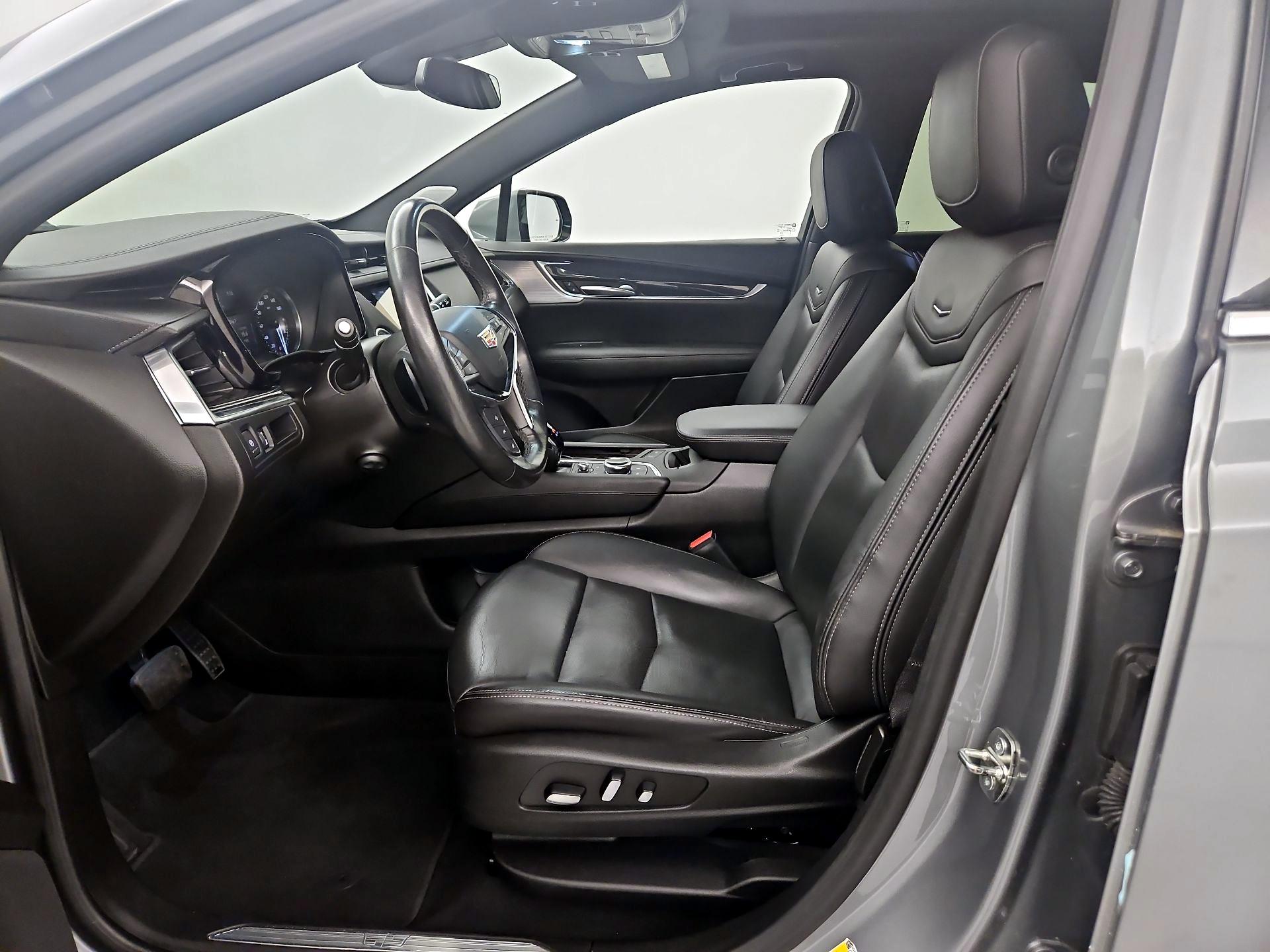 Thumbnail: 2023 Cadillac XT5 - 11