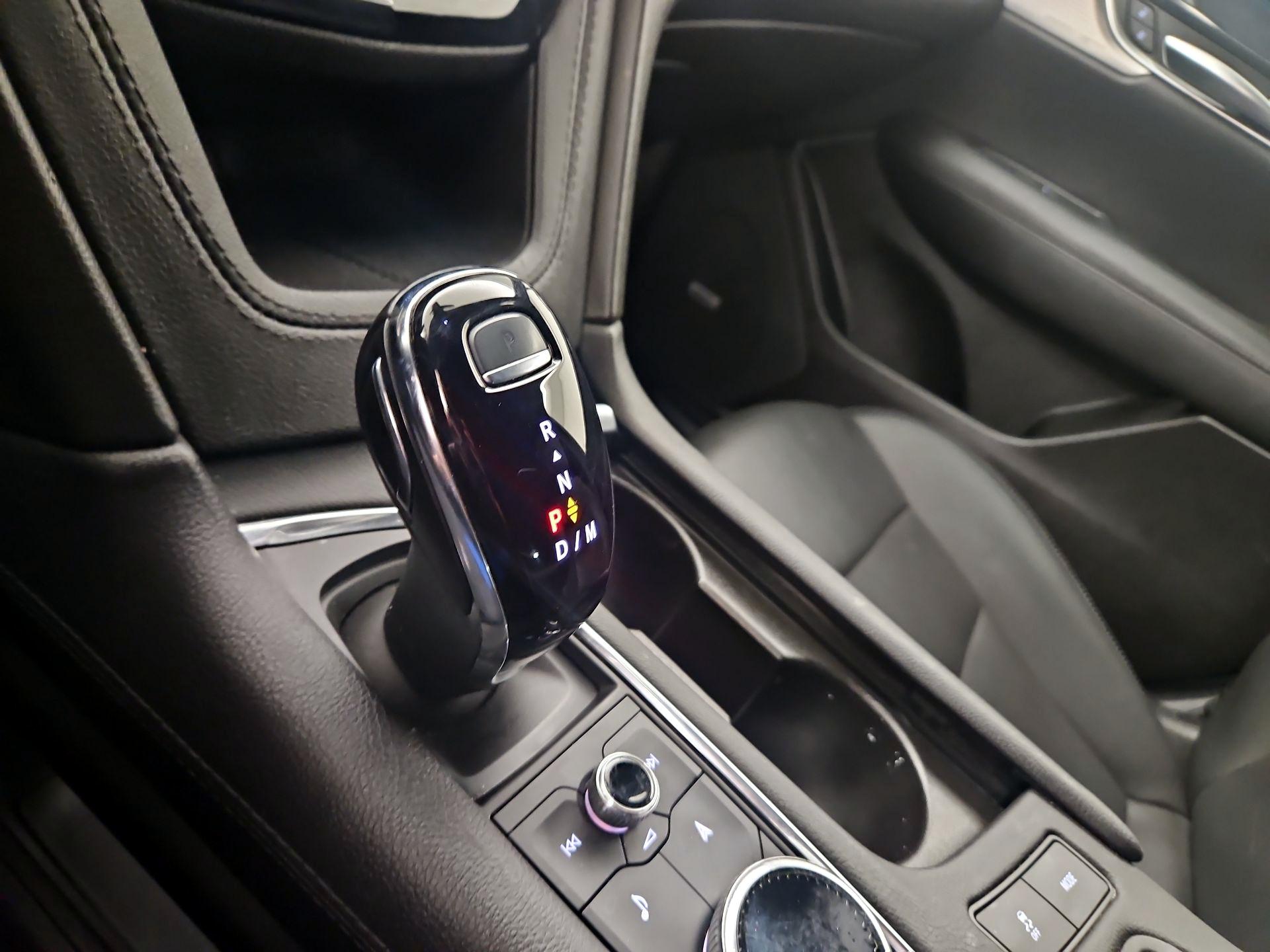 Thumbnail: 2023 Cadillac XT5 - 17