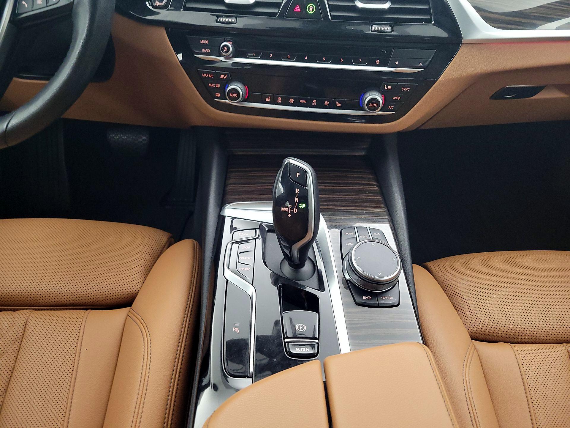 Thumbnail: 2023 BMW 5 Series - 18