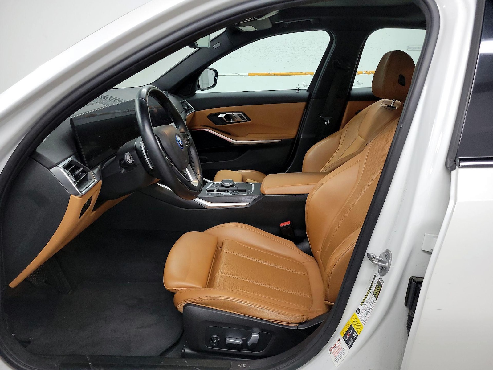 2023 BMW 3 Series 330e - Photo 12
