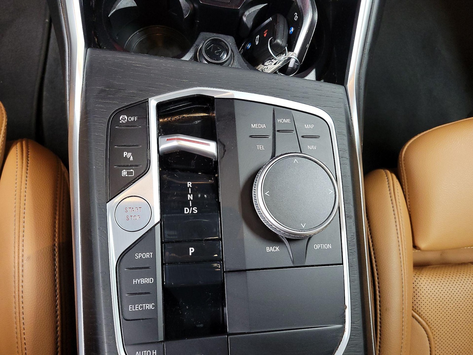 2023 BMW 3 Series 330e - Photo 16