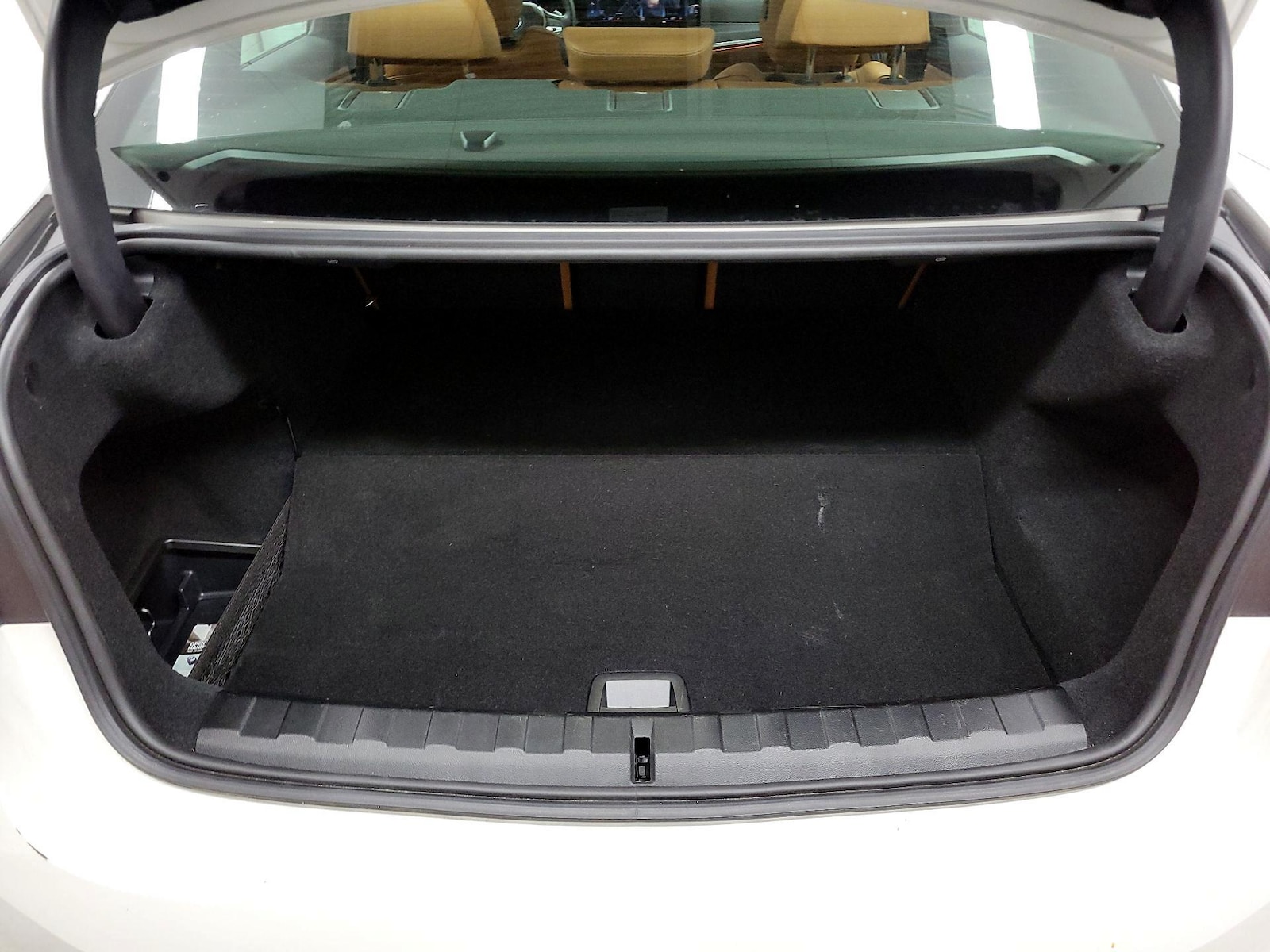 2023 BMW 3 Series 330e - Photo 18
