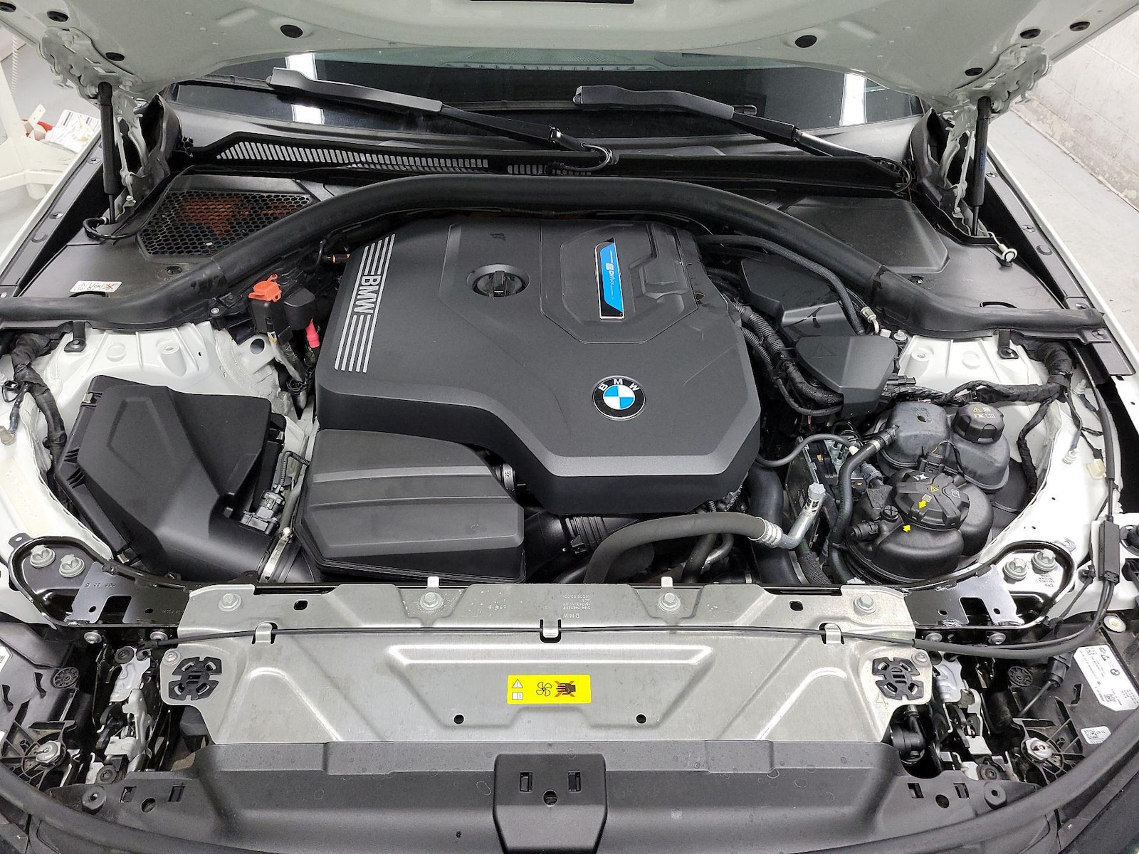 2023 BMW 3 Series 330e - Photo 19