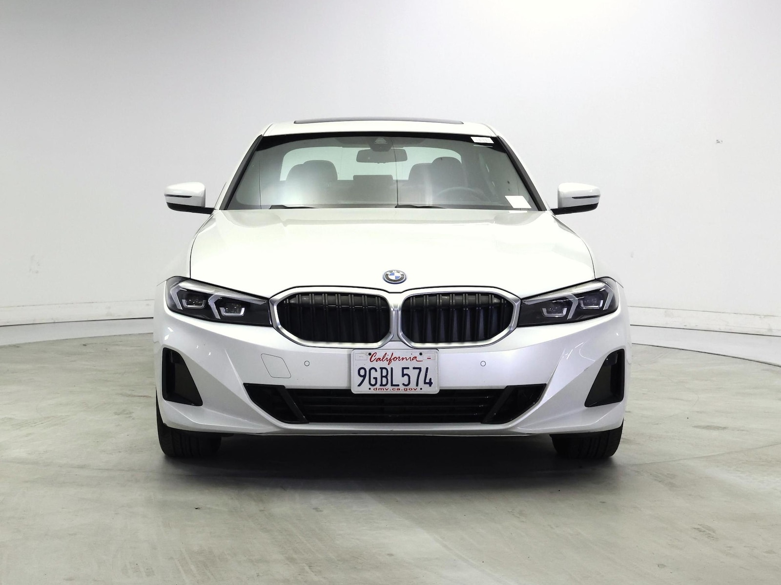 2023 BMW 3 Series 330e - Photo 6