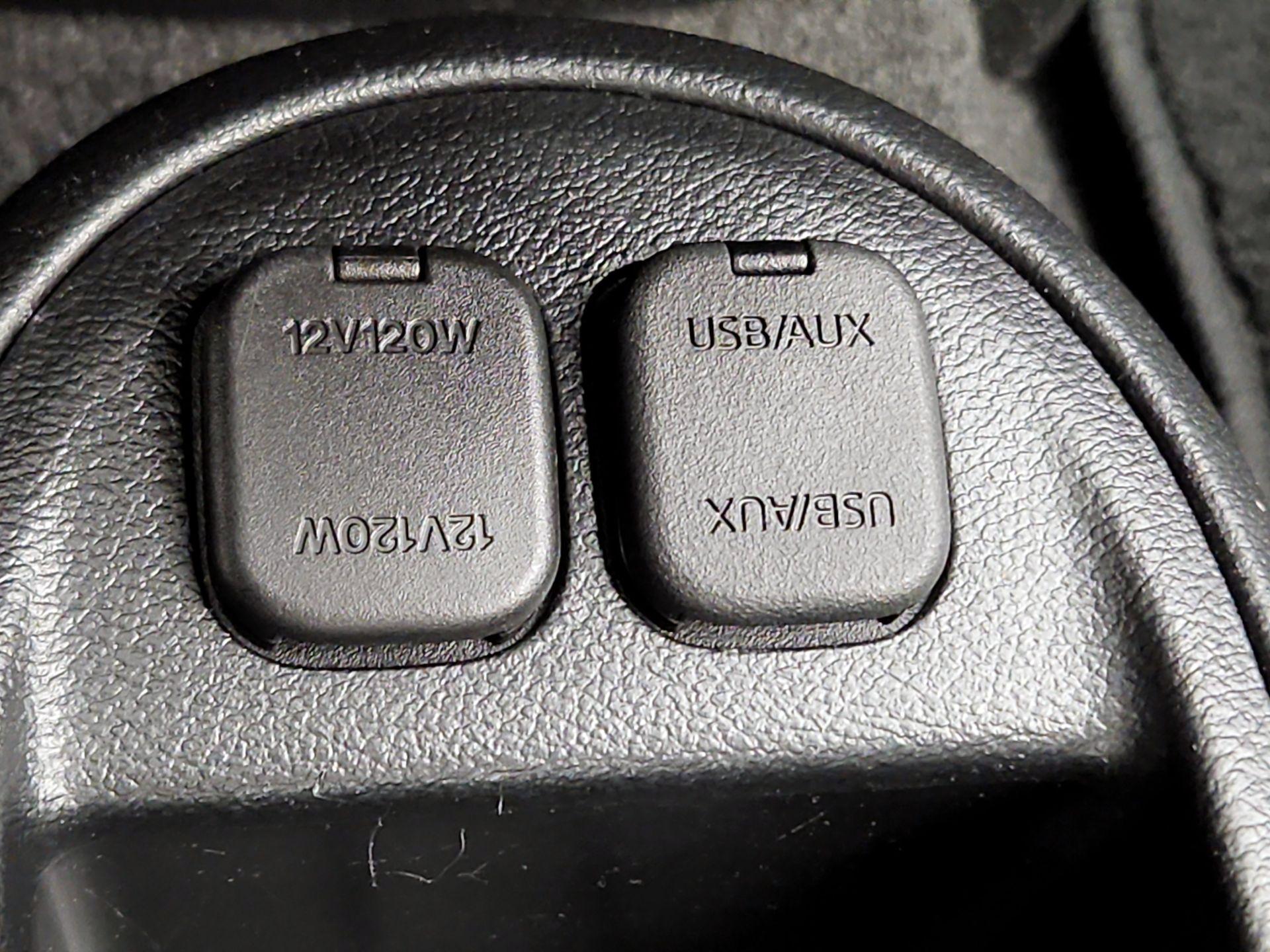 Thumbnail: 2014 Mazda Mazda2 - 17