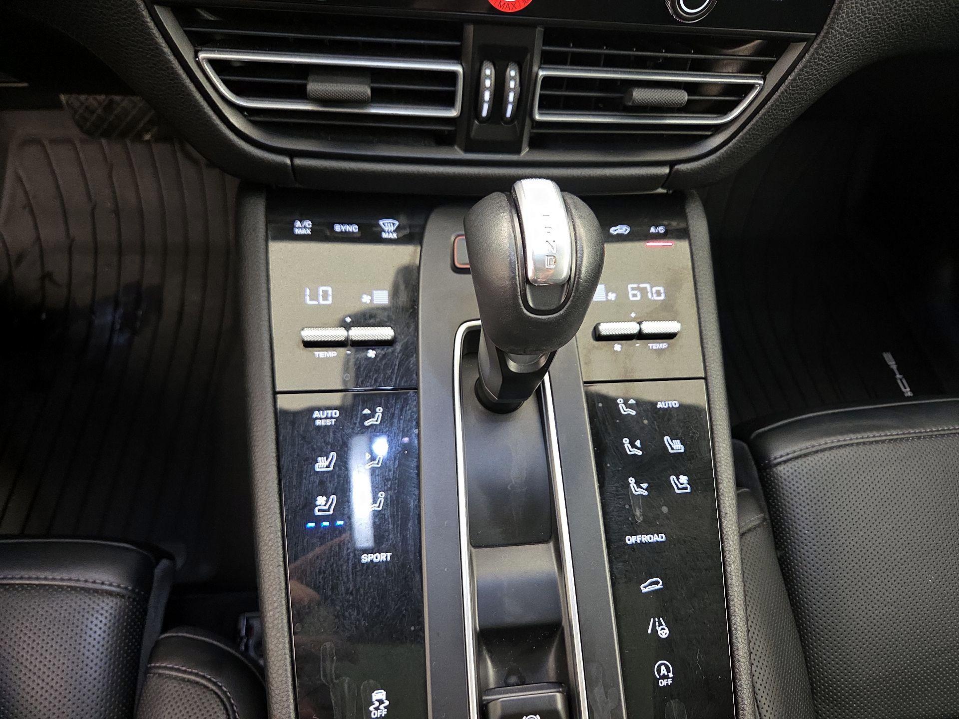 Thumbnail: 2024 Porsche Macan - 16