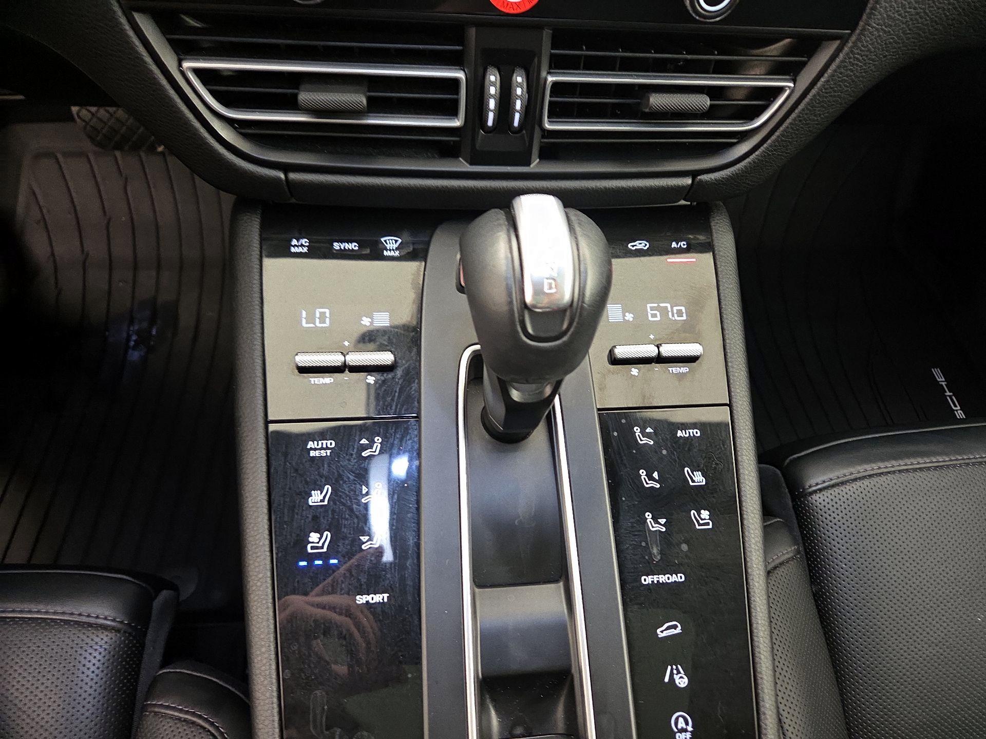 Thumbnail: 2024 Porsche Macan - 17