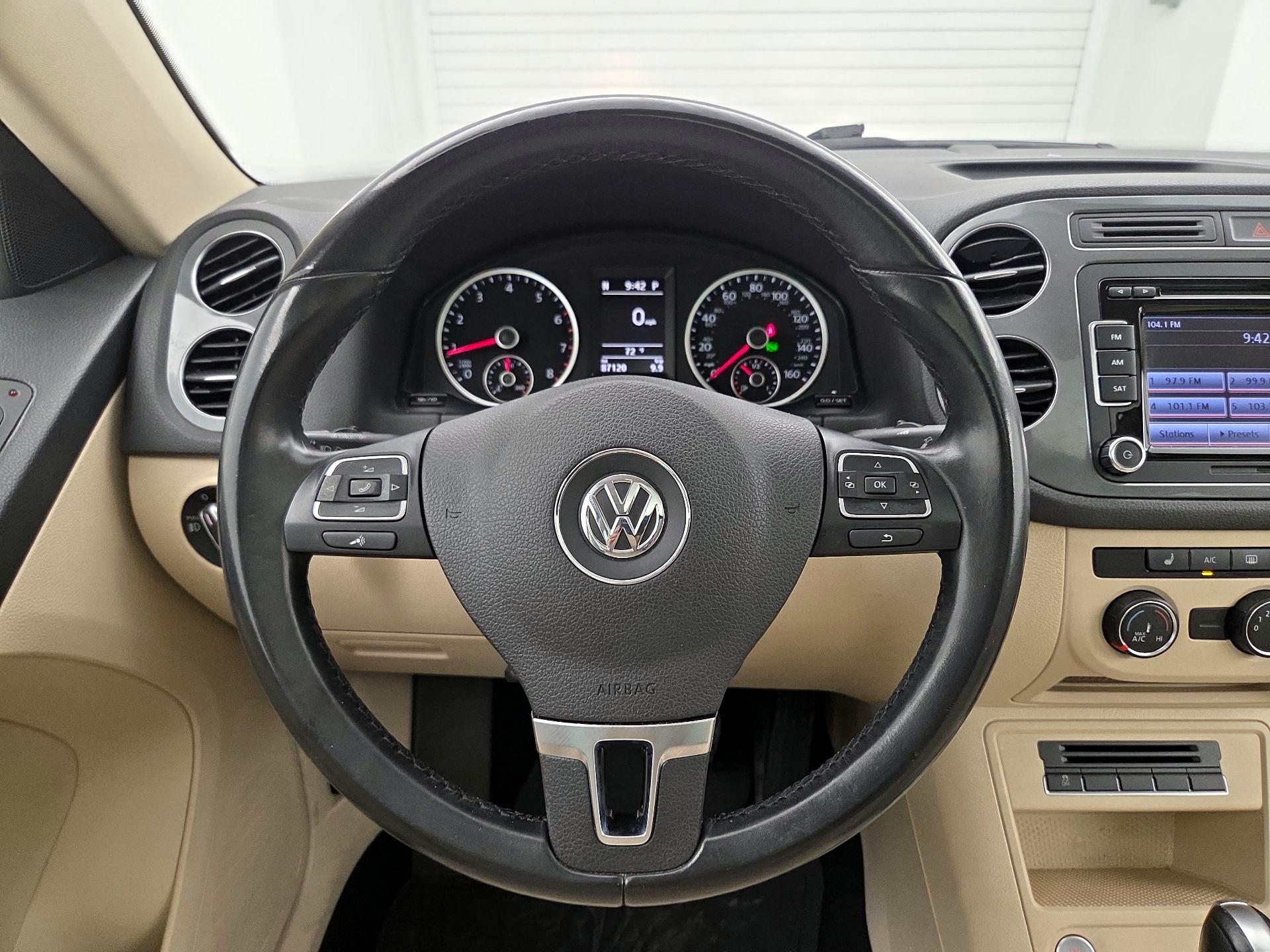 Thumbnail: 2015 Volkswagen Tiguan - 10