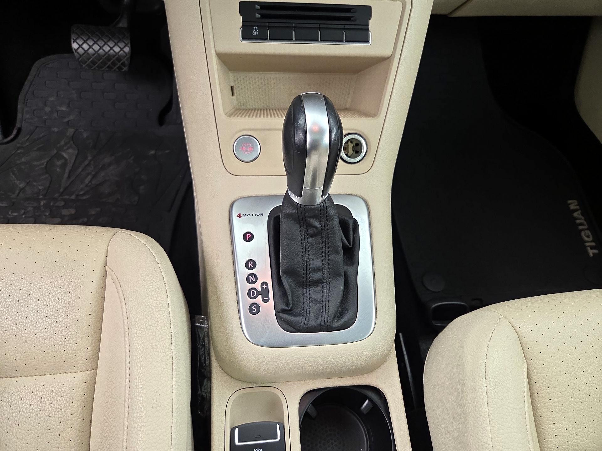 Thumbnail: 2015 Volkswagen Tiguan - 17