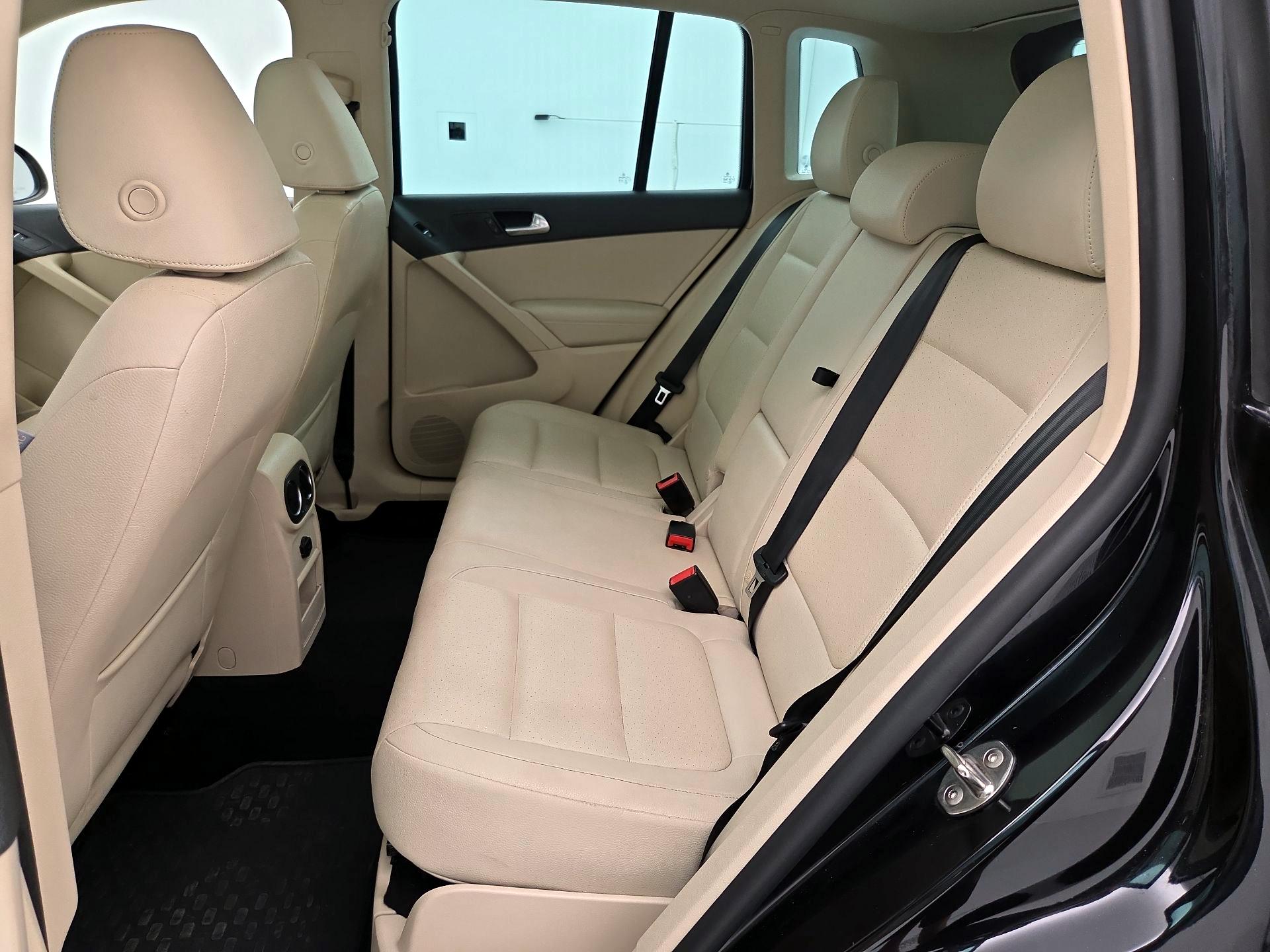 Thumbnail: 2015 Volkswagen Tiguan - 20