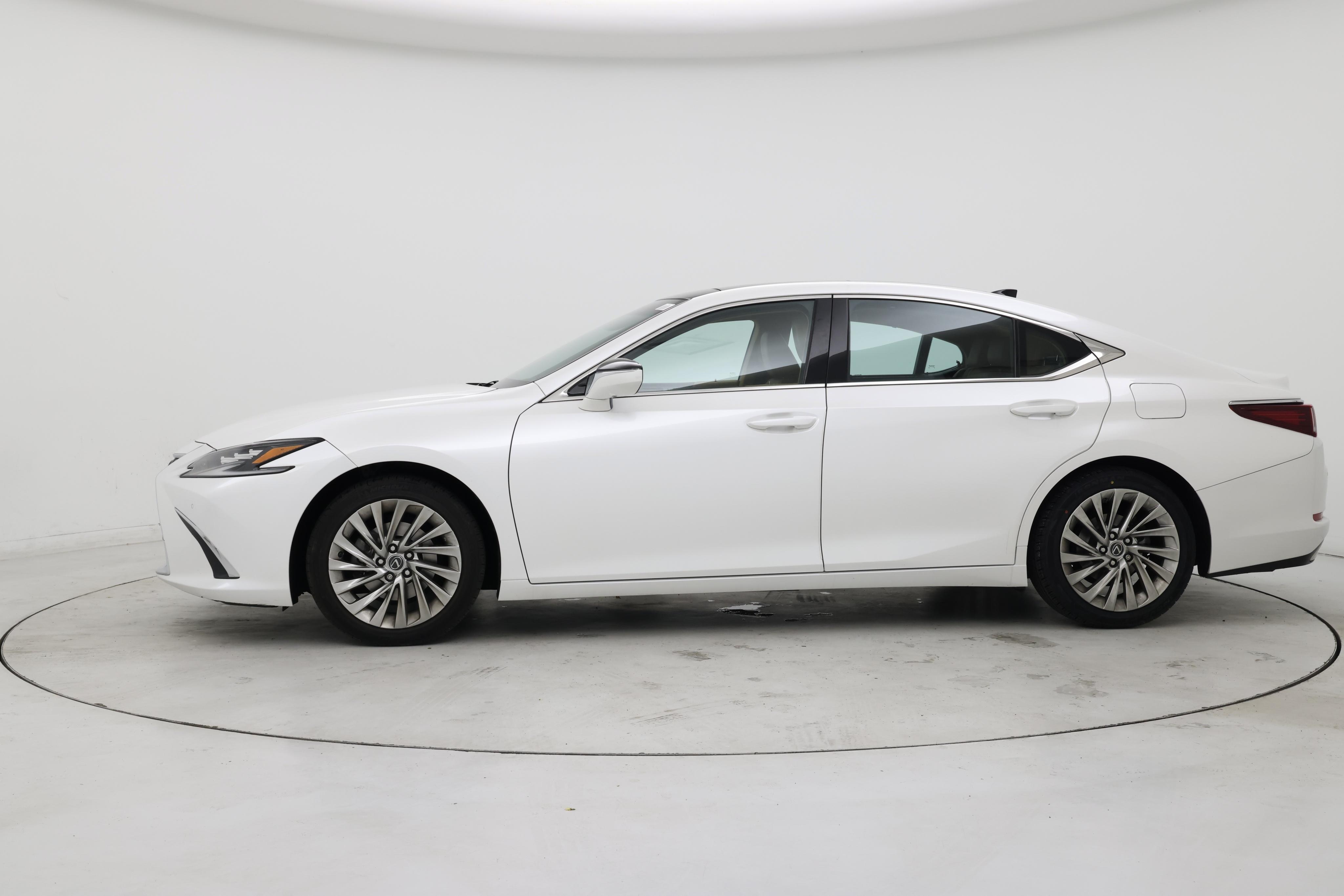 Thumbnail: 2022 Lexus ES - 3