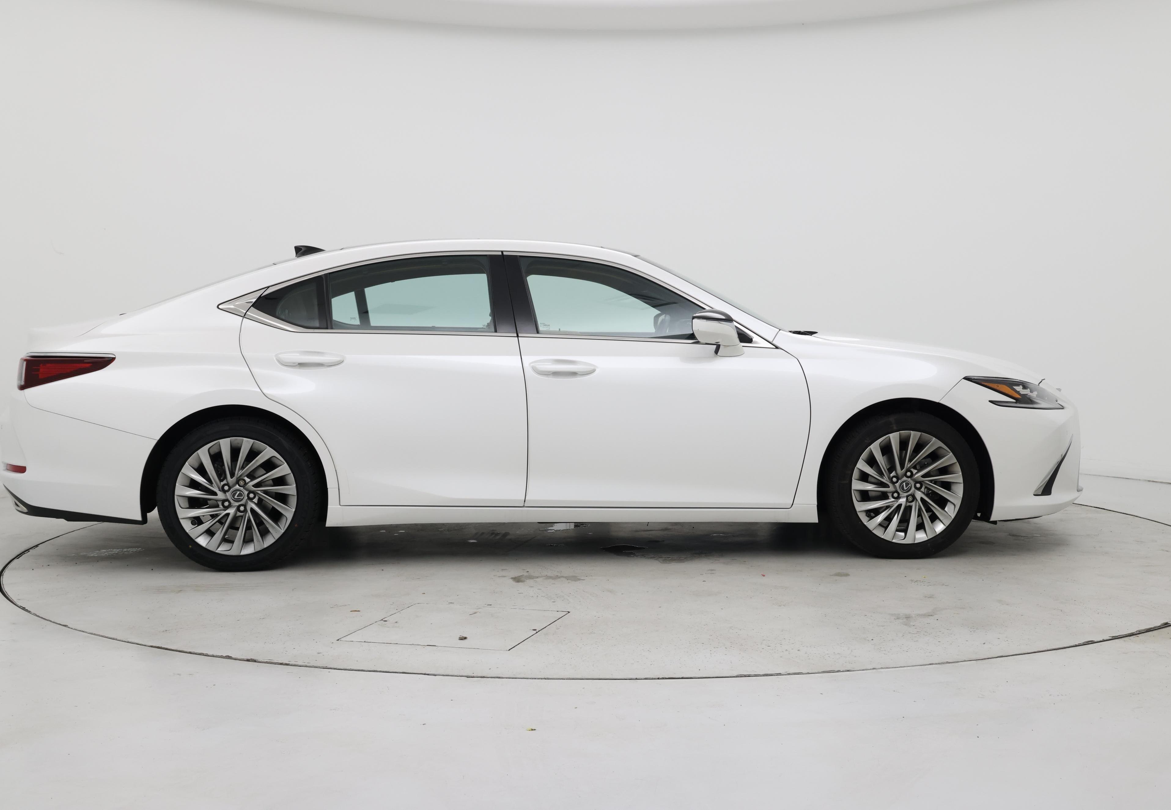 Thumbnail: 2022 Lexus ES - 7