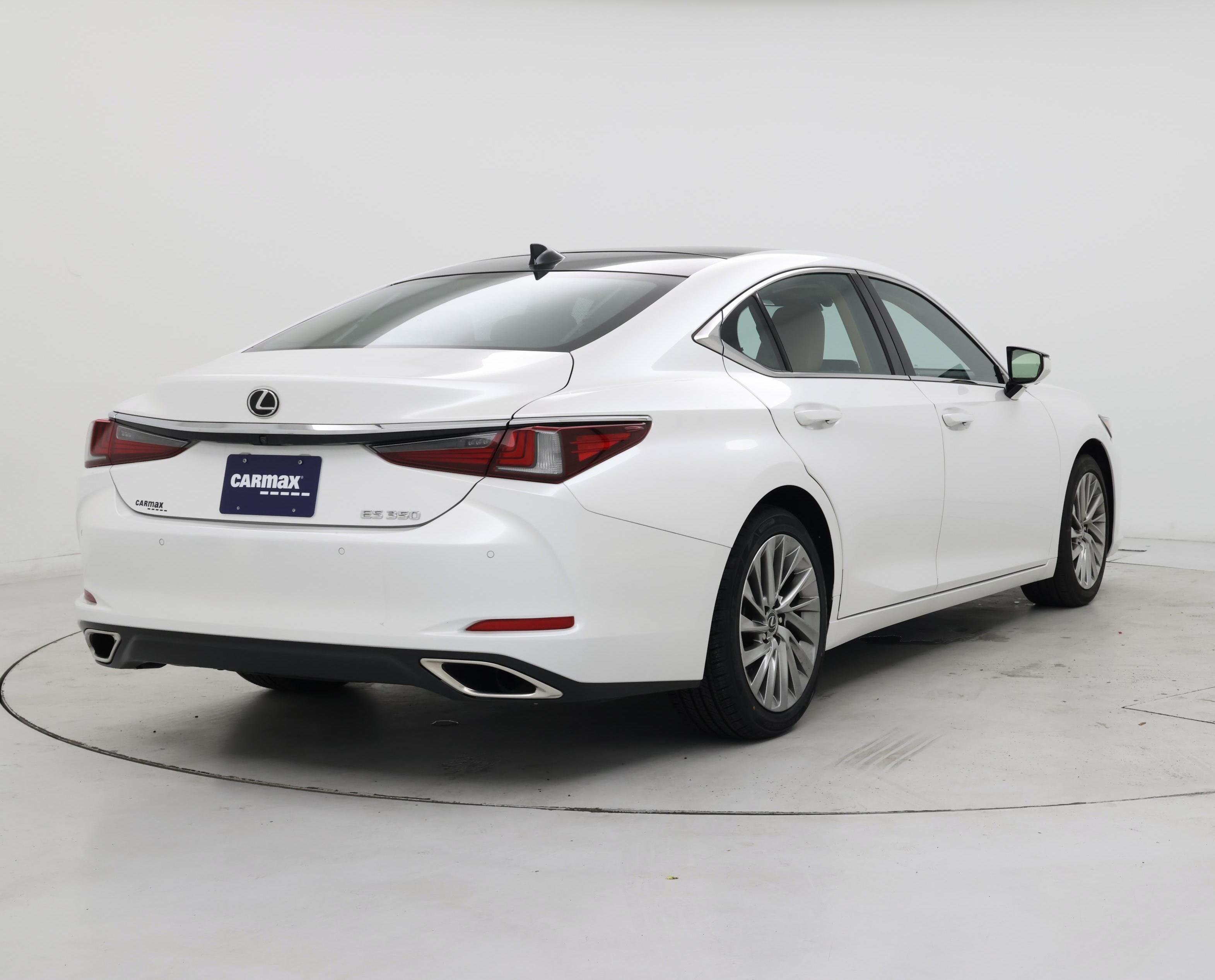 Thumbnail: 2022 Lexus ES - 8