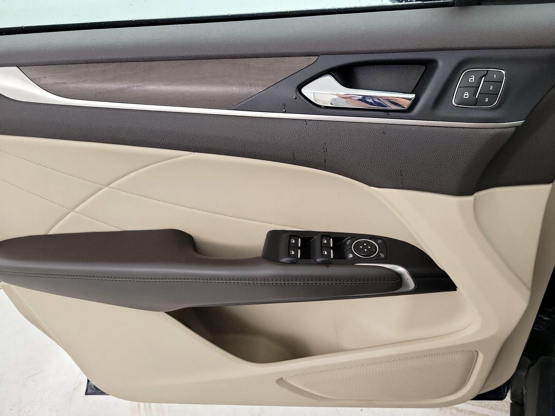 Thumbnail: 2019 Lincoln MKC - 12