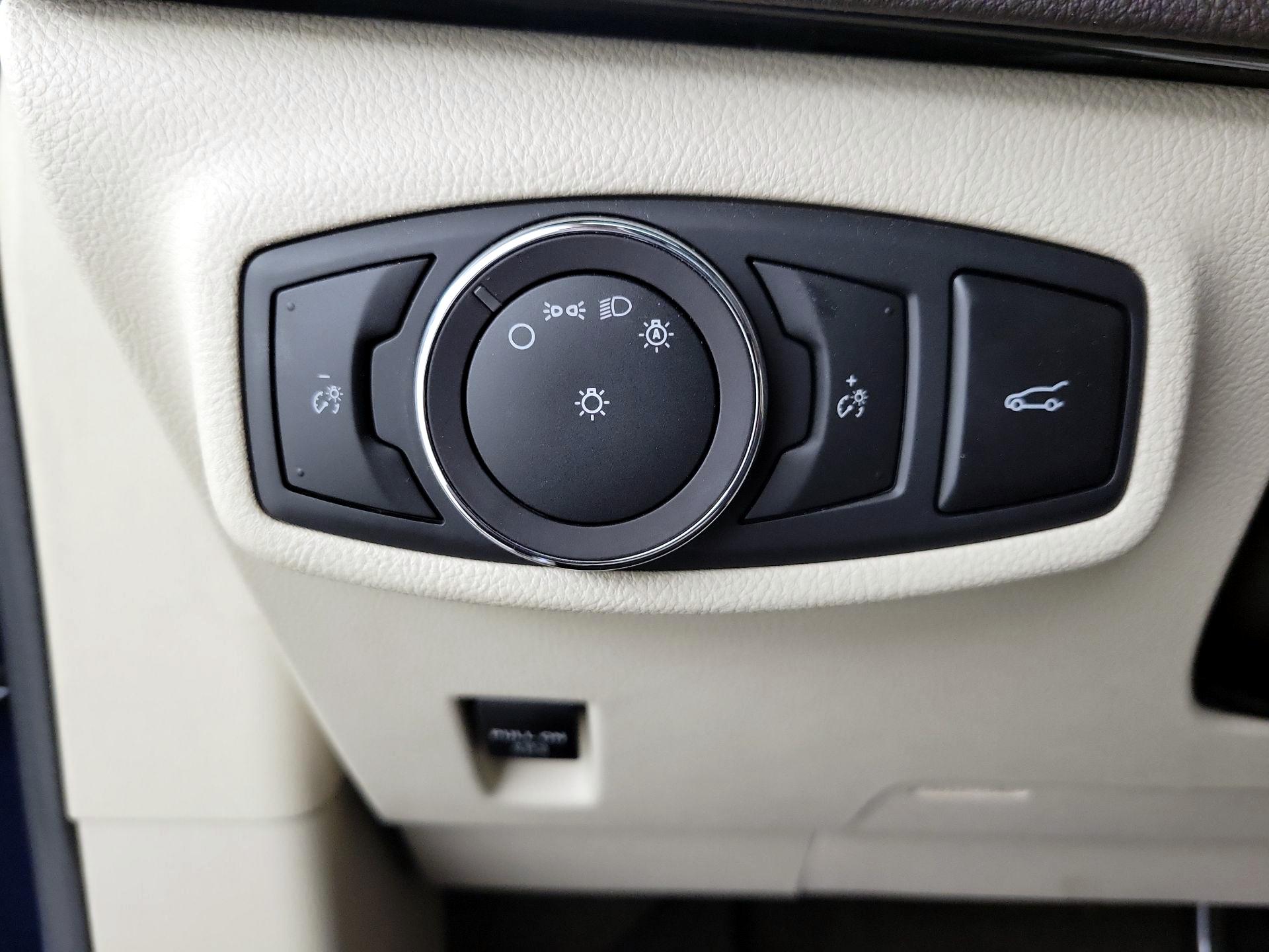 Thumbnail: 2019 Lincoln MKC - 13