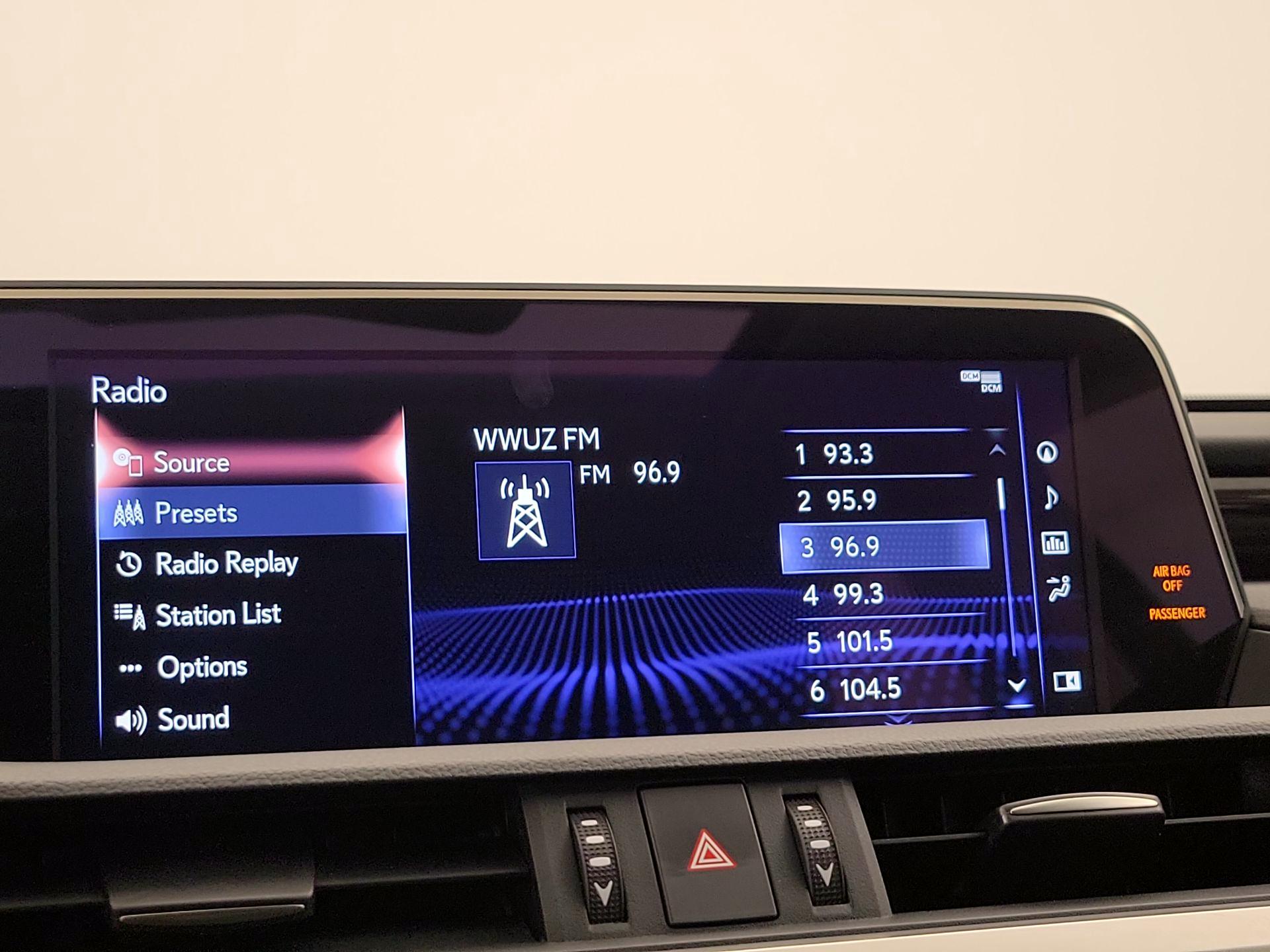 Thumbnail: 2021 Lexus ES - 16
