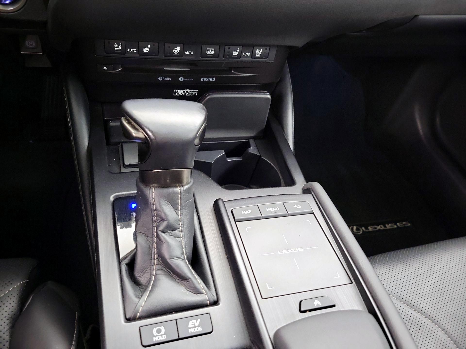 Thumbnail: 2021 Lexus ES - 18