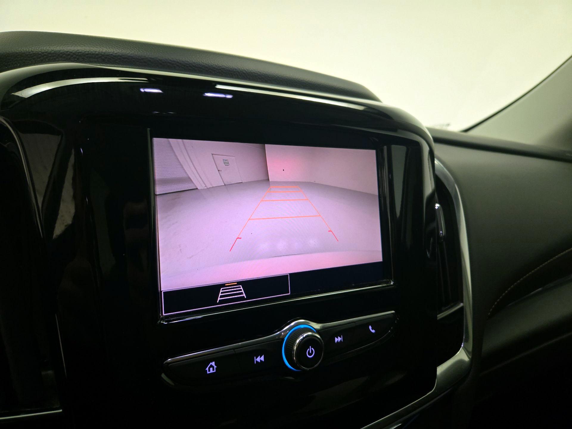 Thumbnail: 2021 Chevrolet Traverse - 14
