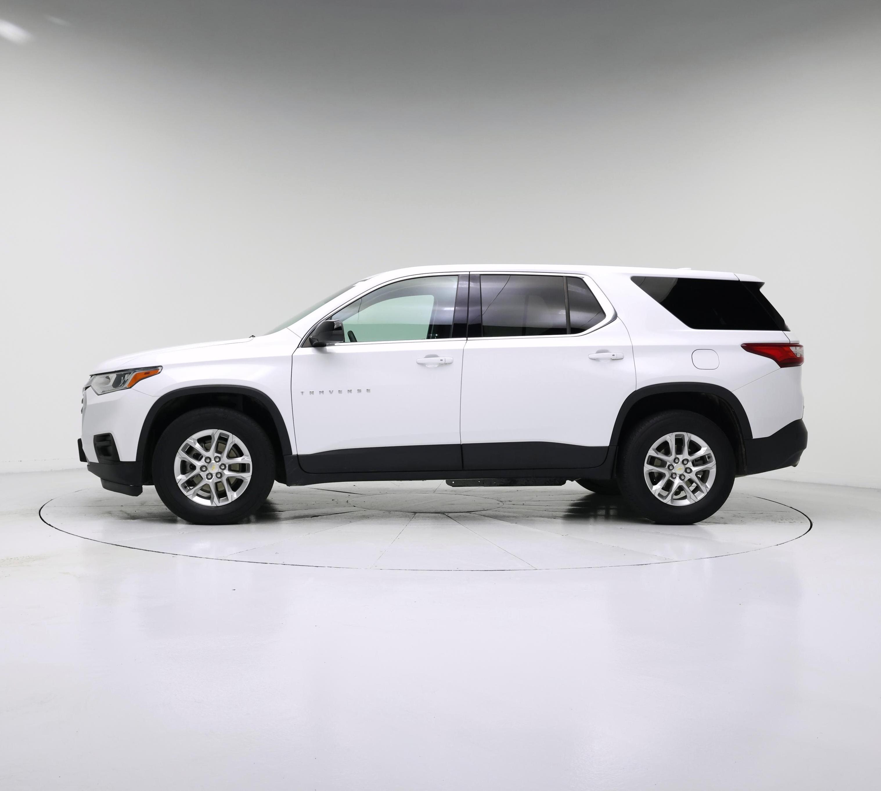 Thumbnail: 2021 Chevrolet Traverse - 3