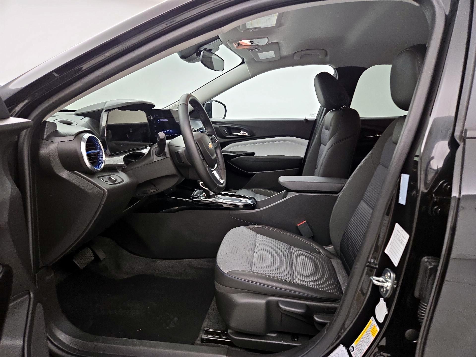 Thumbnail: 2025 Chevrolet Trax - 11