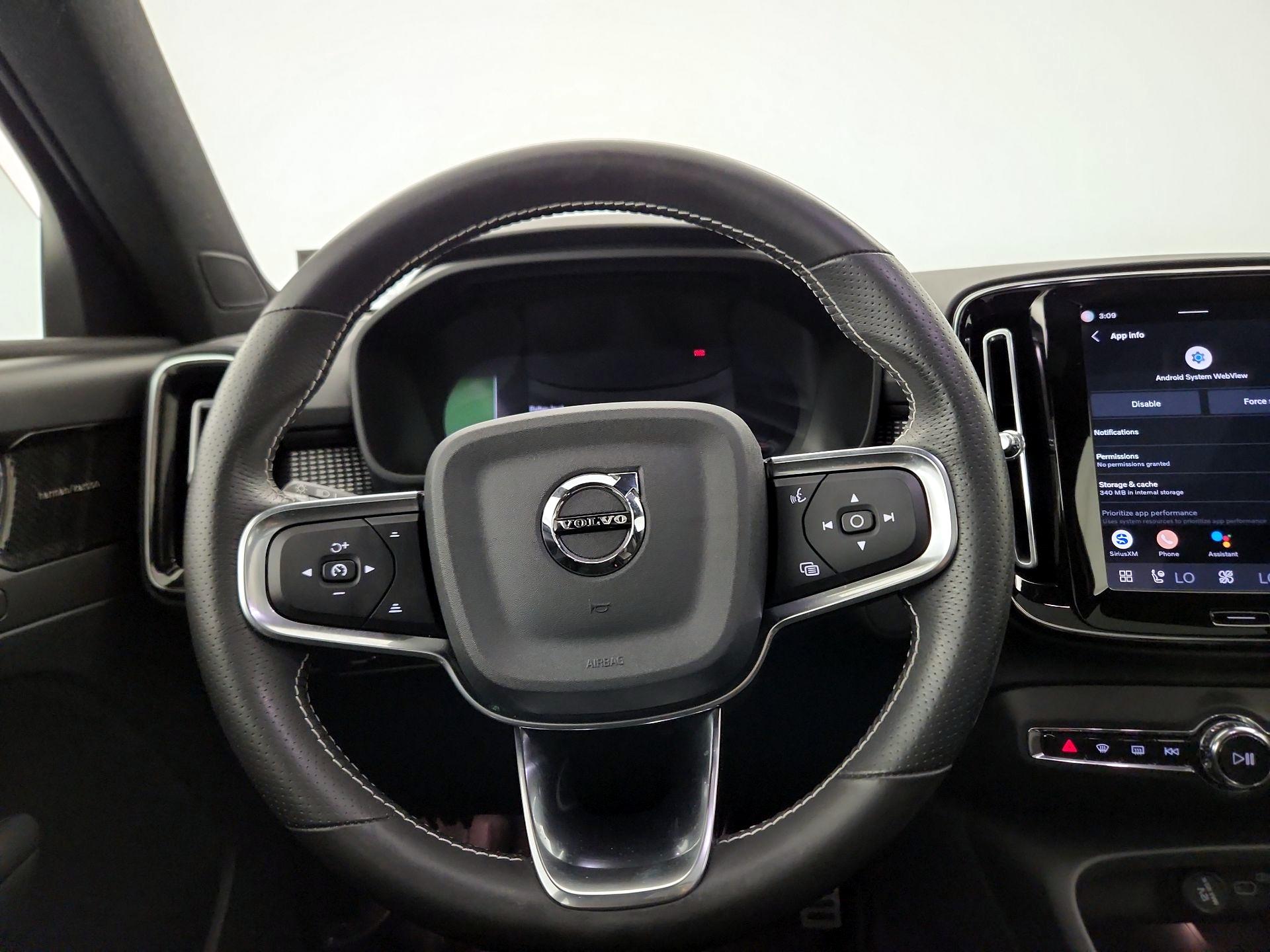 Thumbnail: 2021 Volvo XC40 - 10