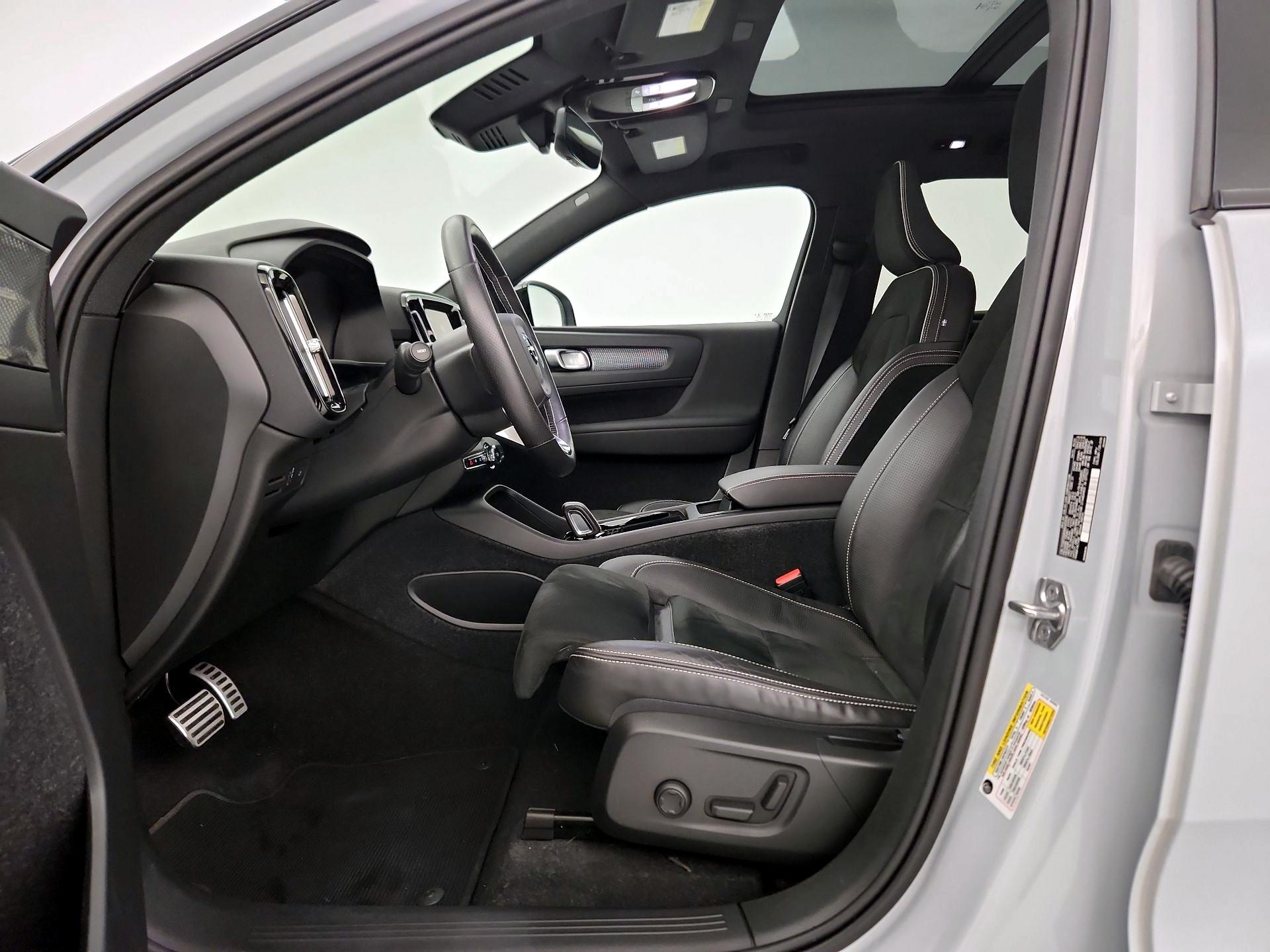 Thumbnail: 2021 Volvo XC40 - 11