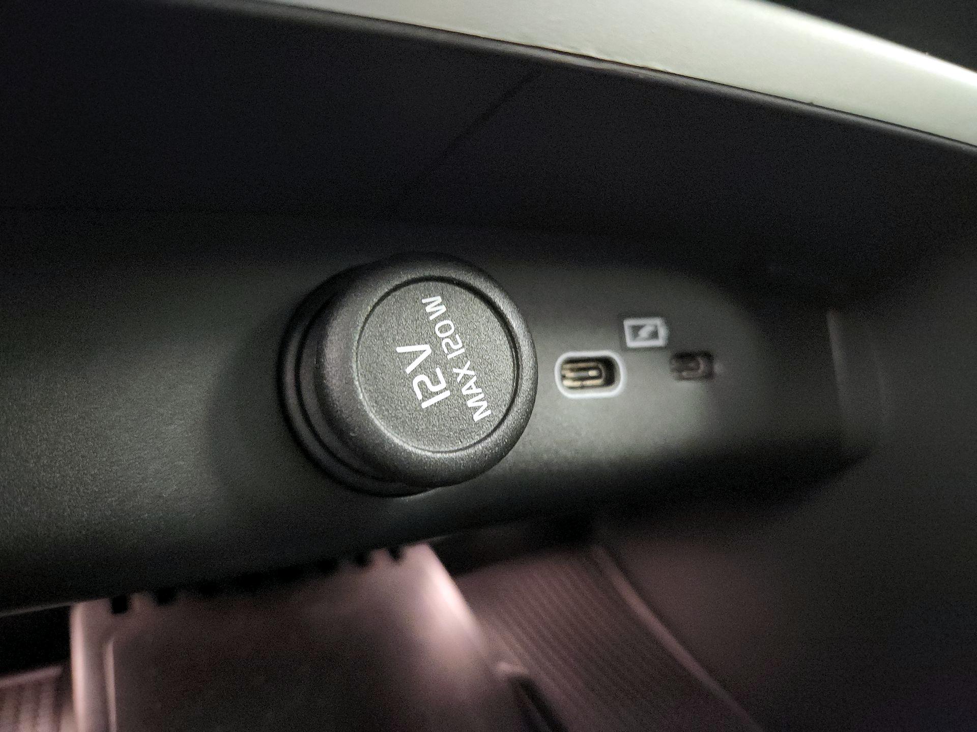 Thumbnail: 2021 Volvo XC40 - 18