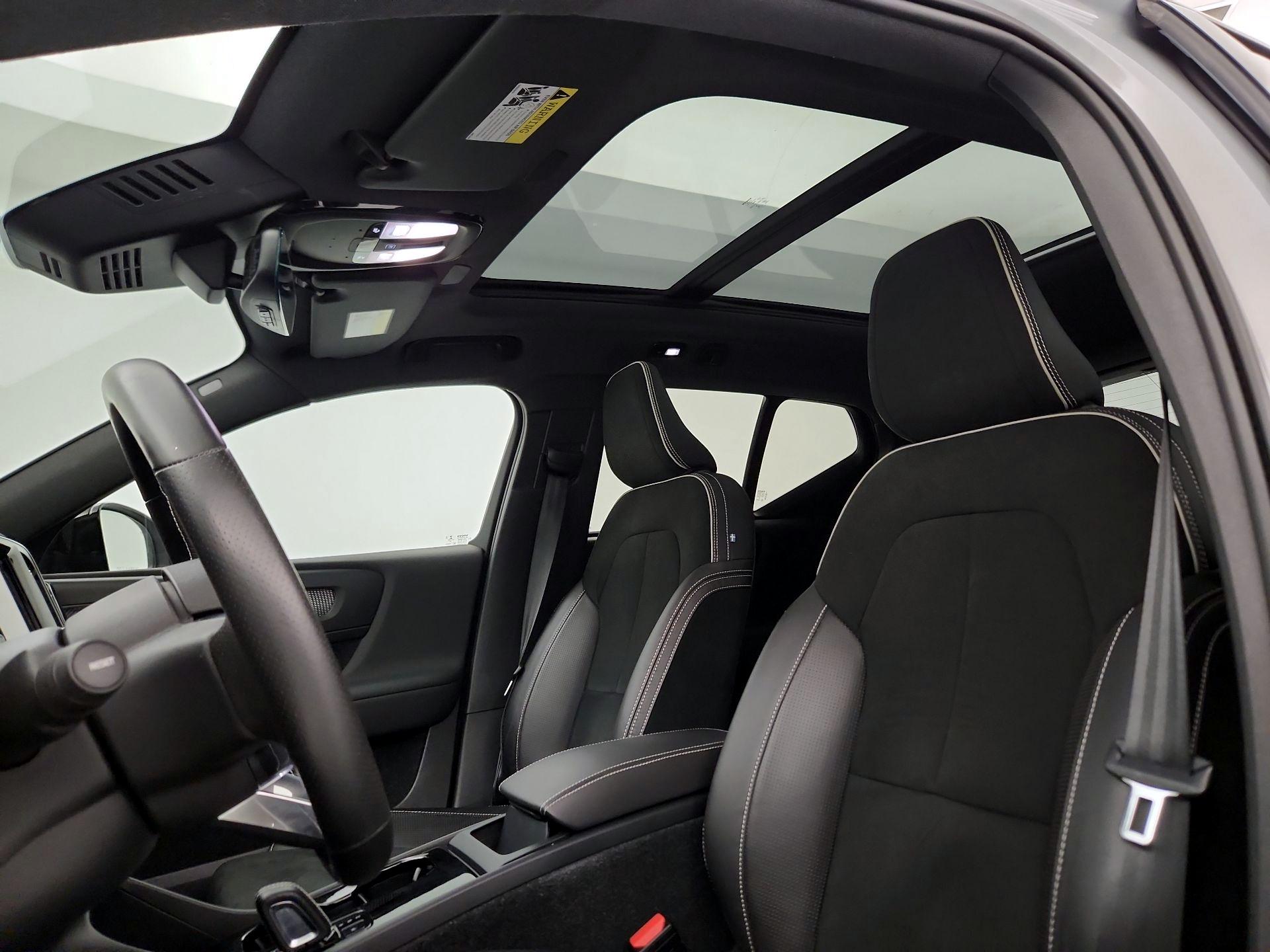 Thumbnail: 2021 Volvo XC40 - 19