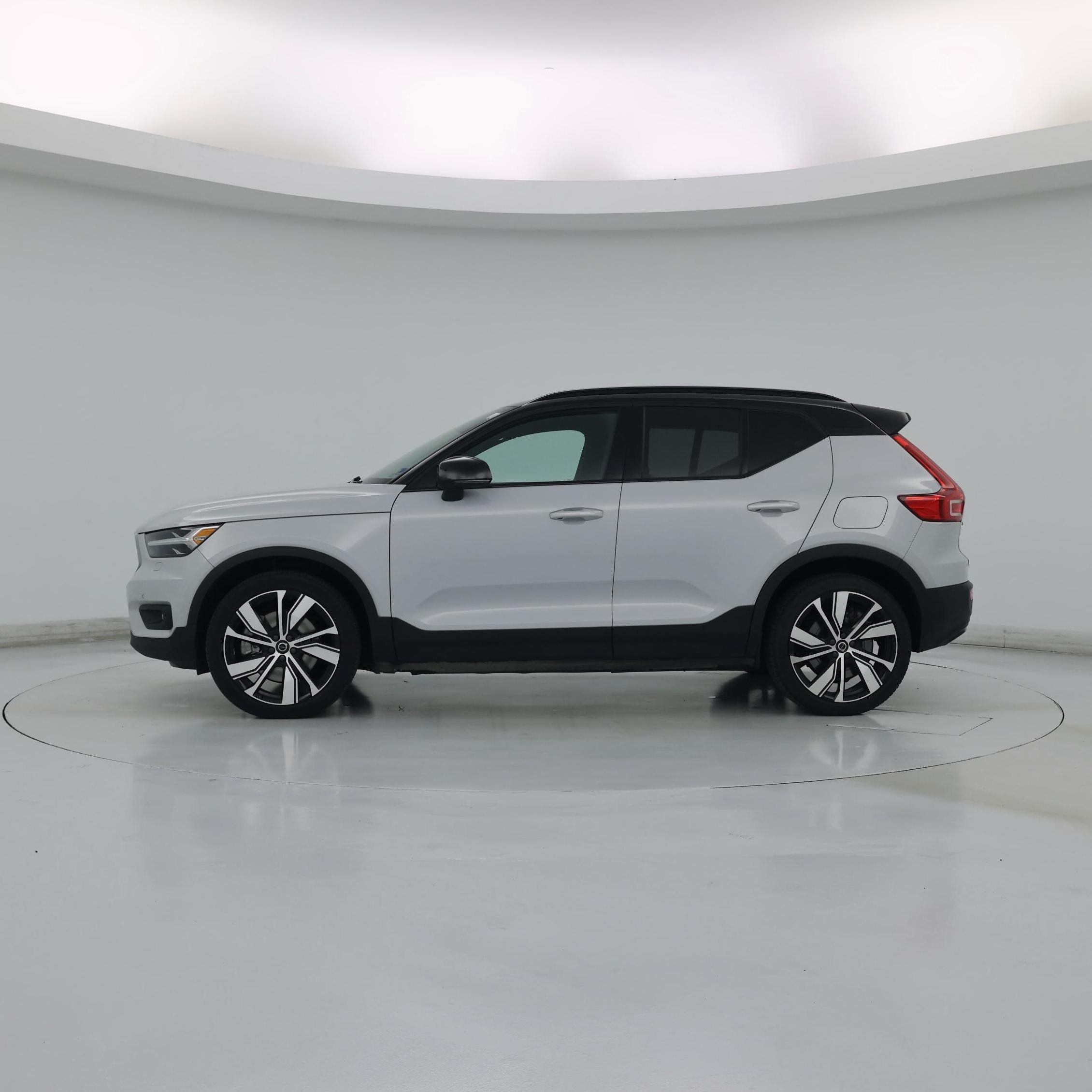 Thumbnail: 2021 Volvo XC40 - 3