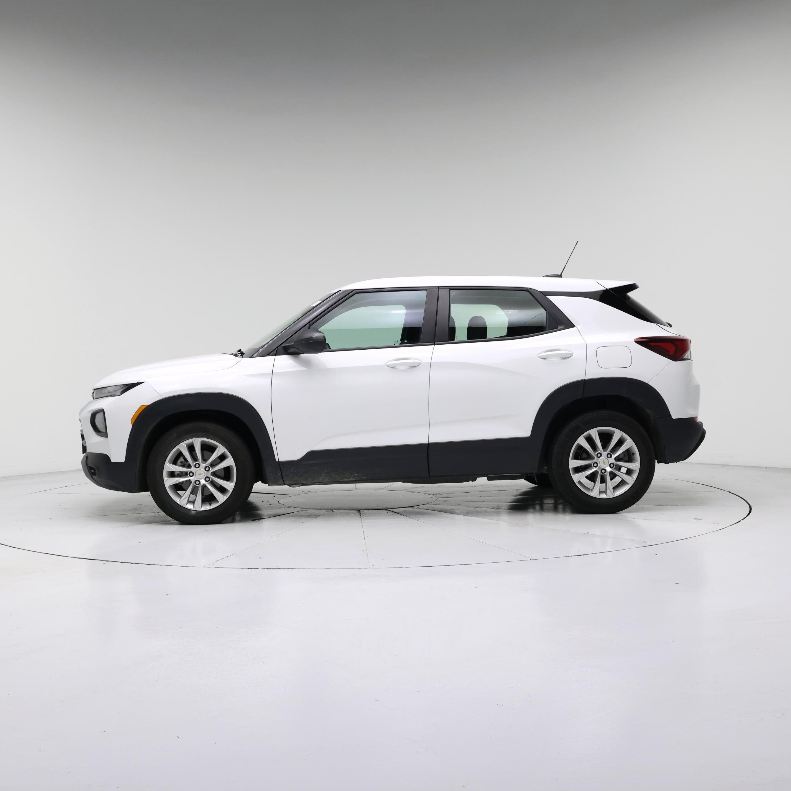 Thumbnail: 2023 Chevrolet TrailBlazer - 3