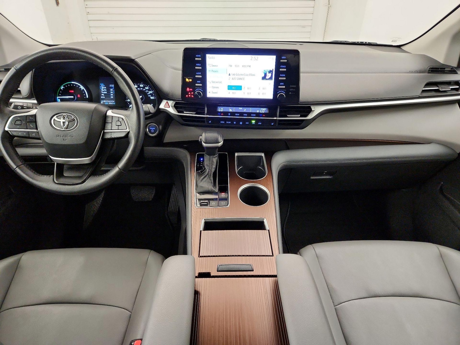 2024 Toyota Sienna XLE - Photo 10