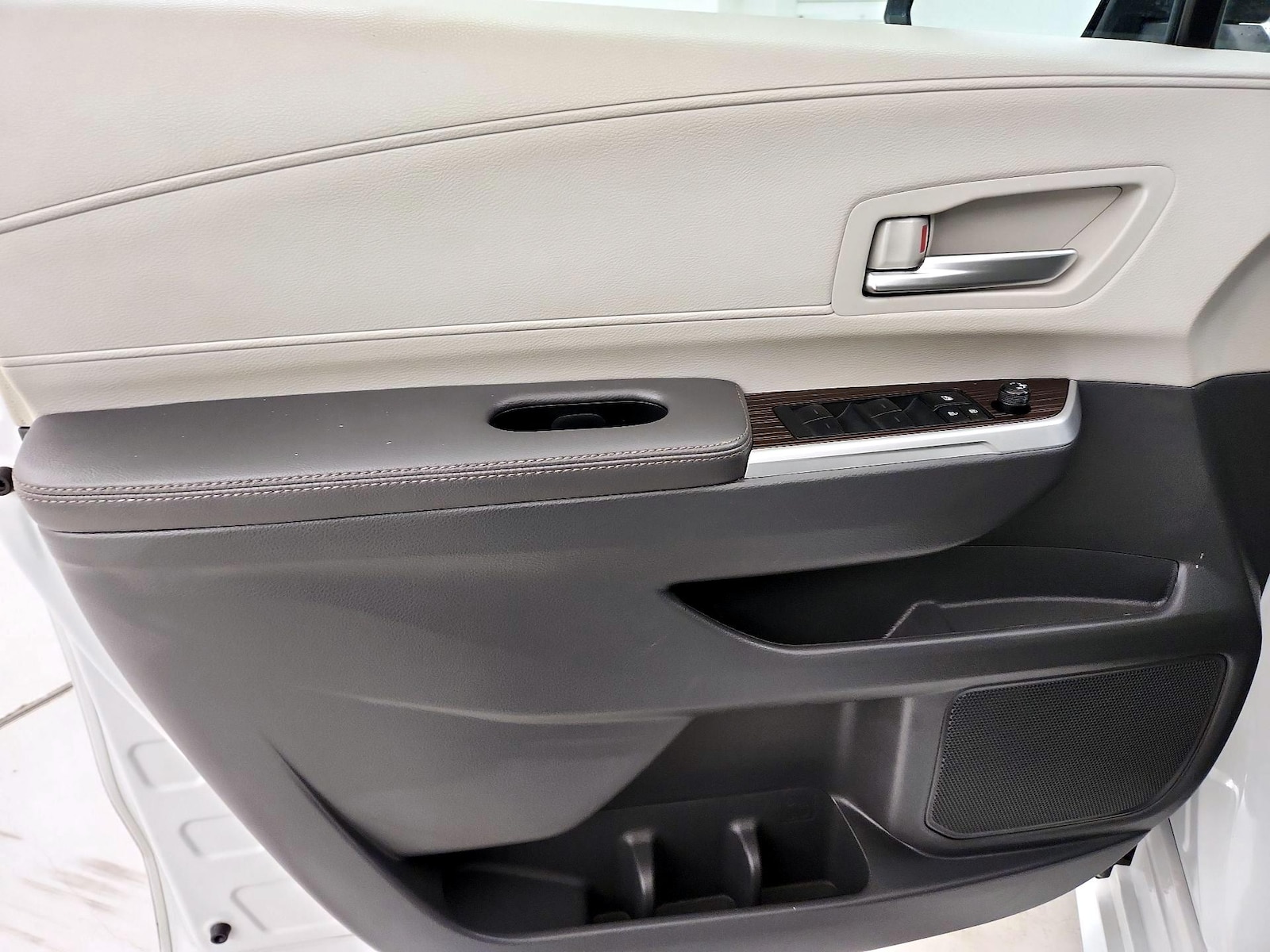 2024 Toyota Sienna XLE - Photo 13