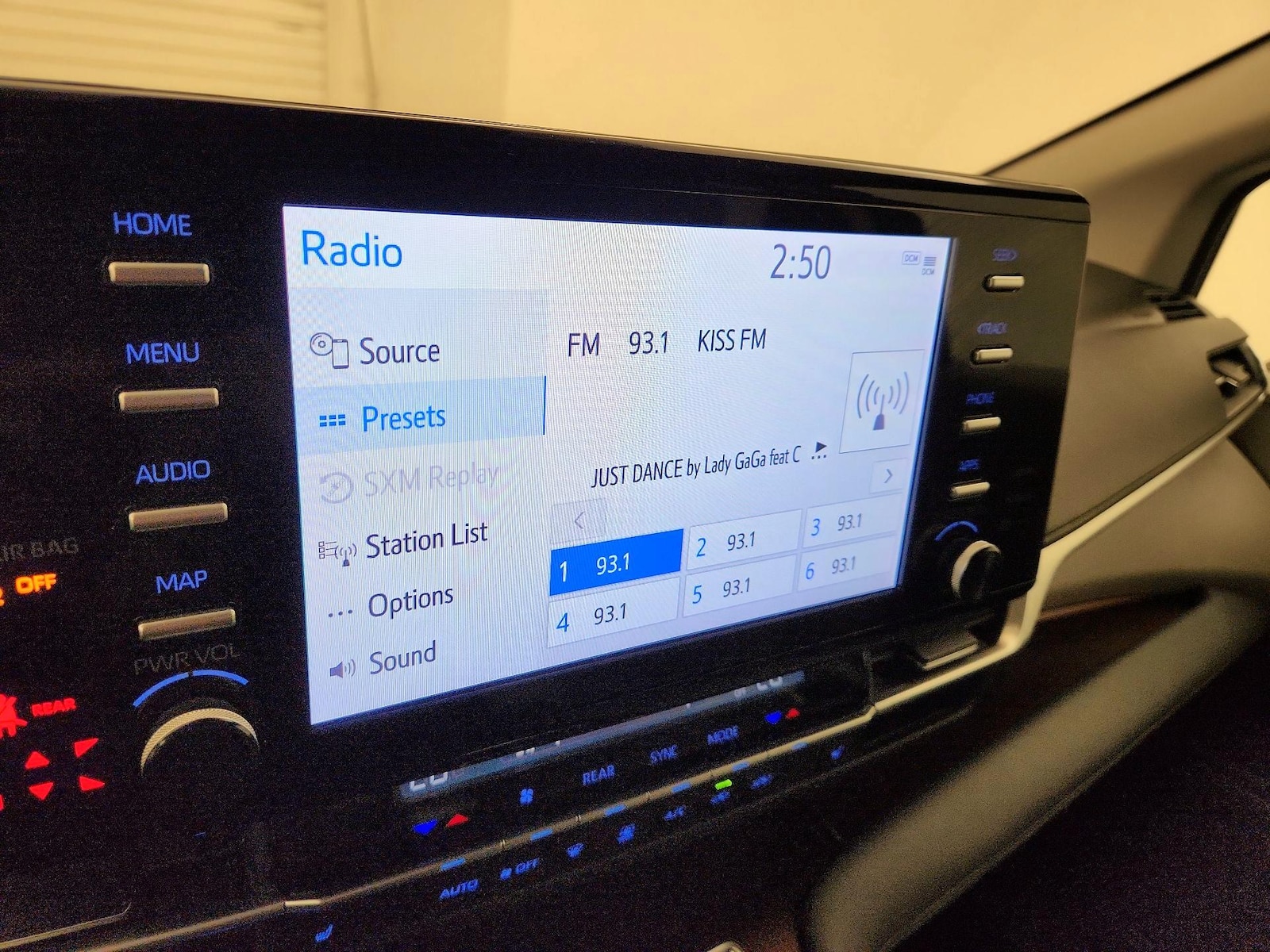 2024 Toyota Sienna XLE - Photo 16