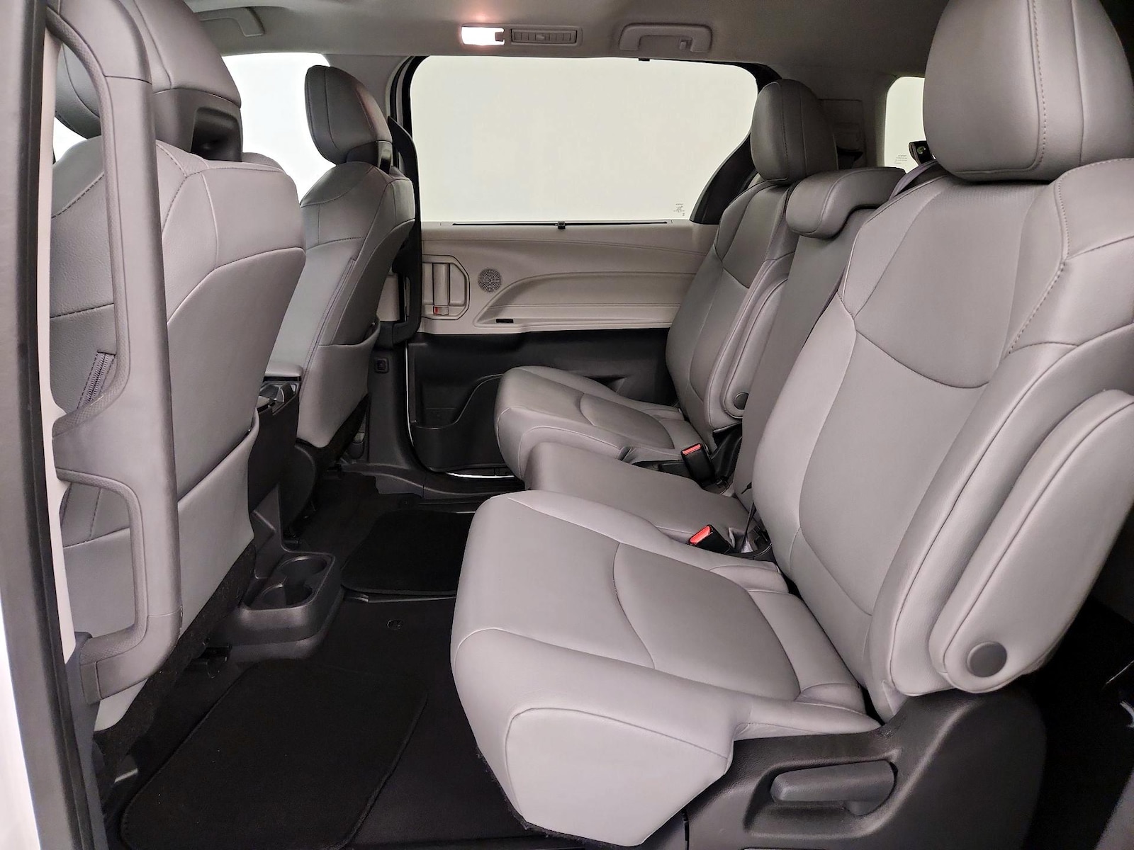 2024 Toyota Sienna XLE - Photo 21