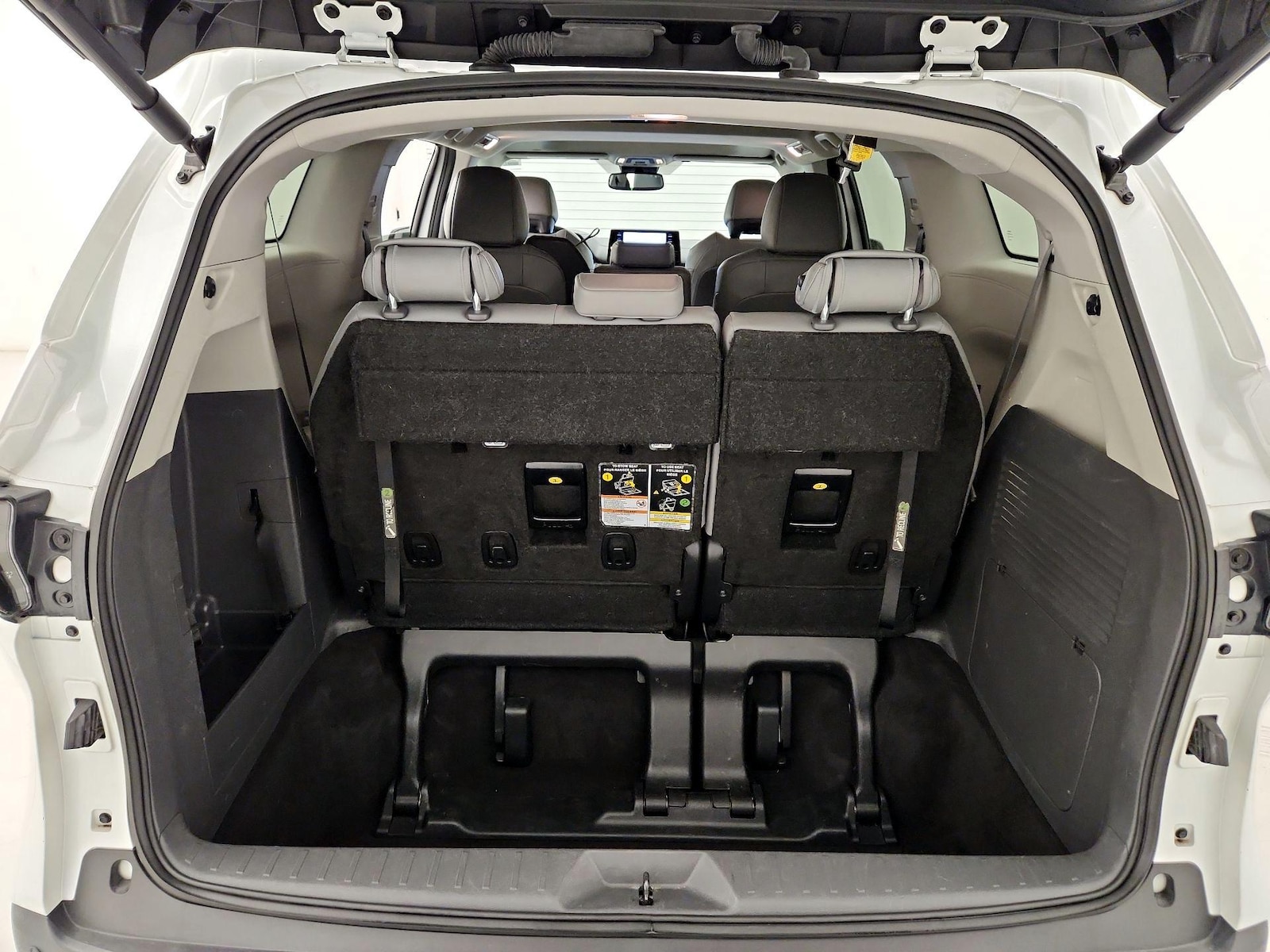 2024 Toyota Sienna XLE - Photo 23