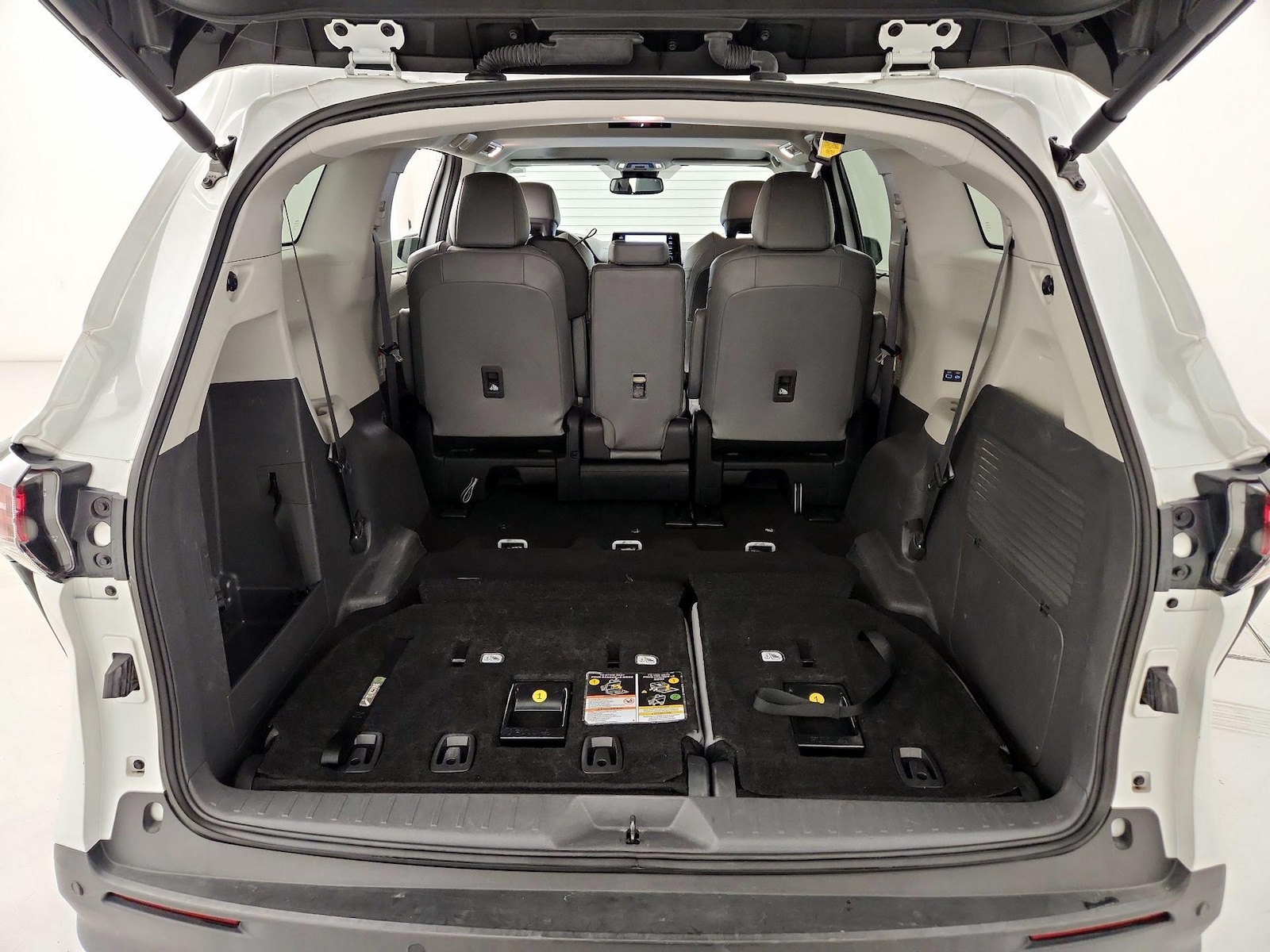 2024 Toyota Sienna XLE - Photo 24
