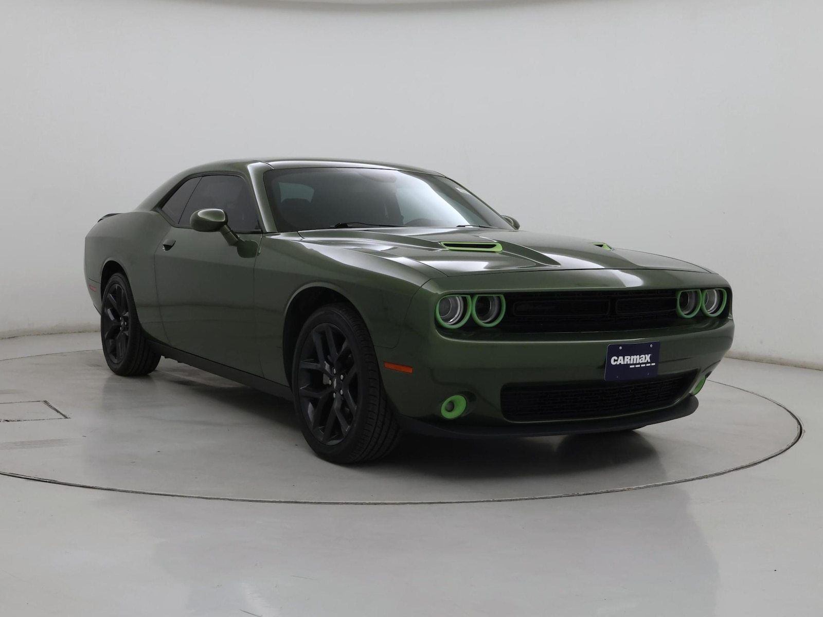 2022 Dodge Challenger SXT - Photo 2