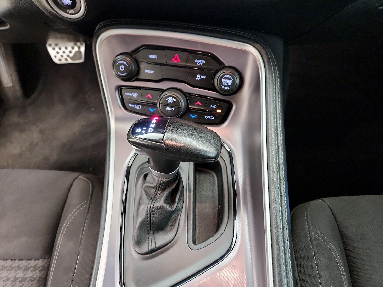 2022 Dodge Challenger SXT - Photo 19