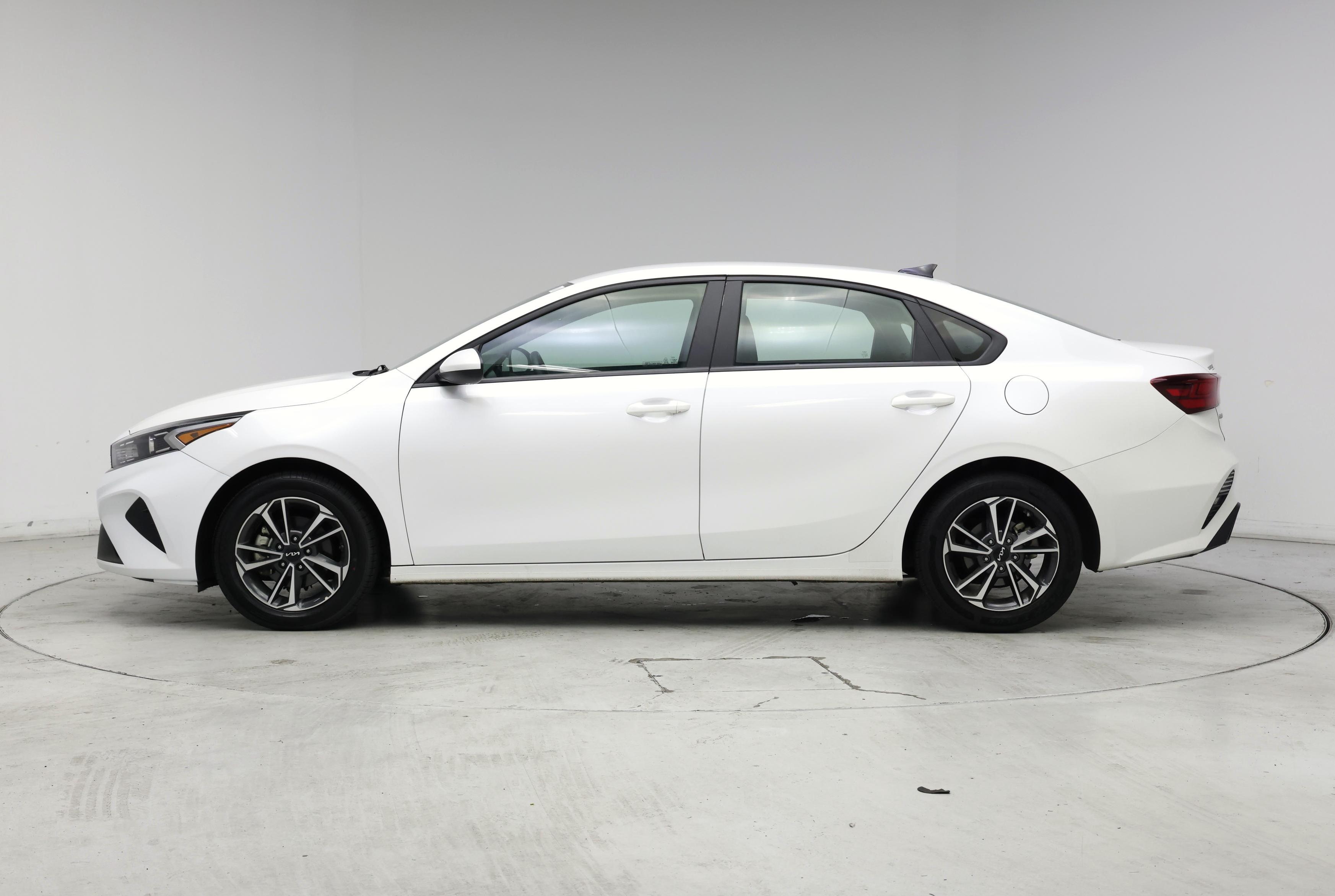 Thumbnail: 2024 Kia Forte - 3